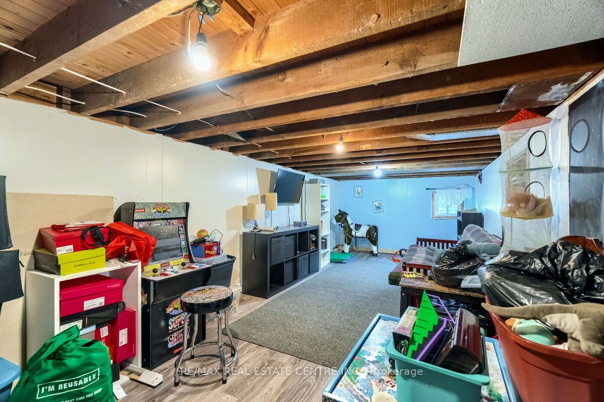 33 Miles Street Property Photo 49