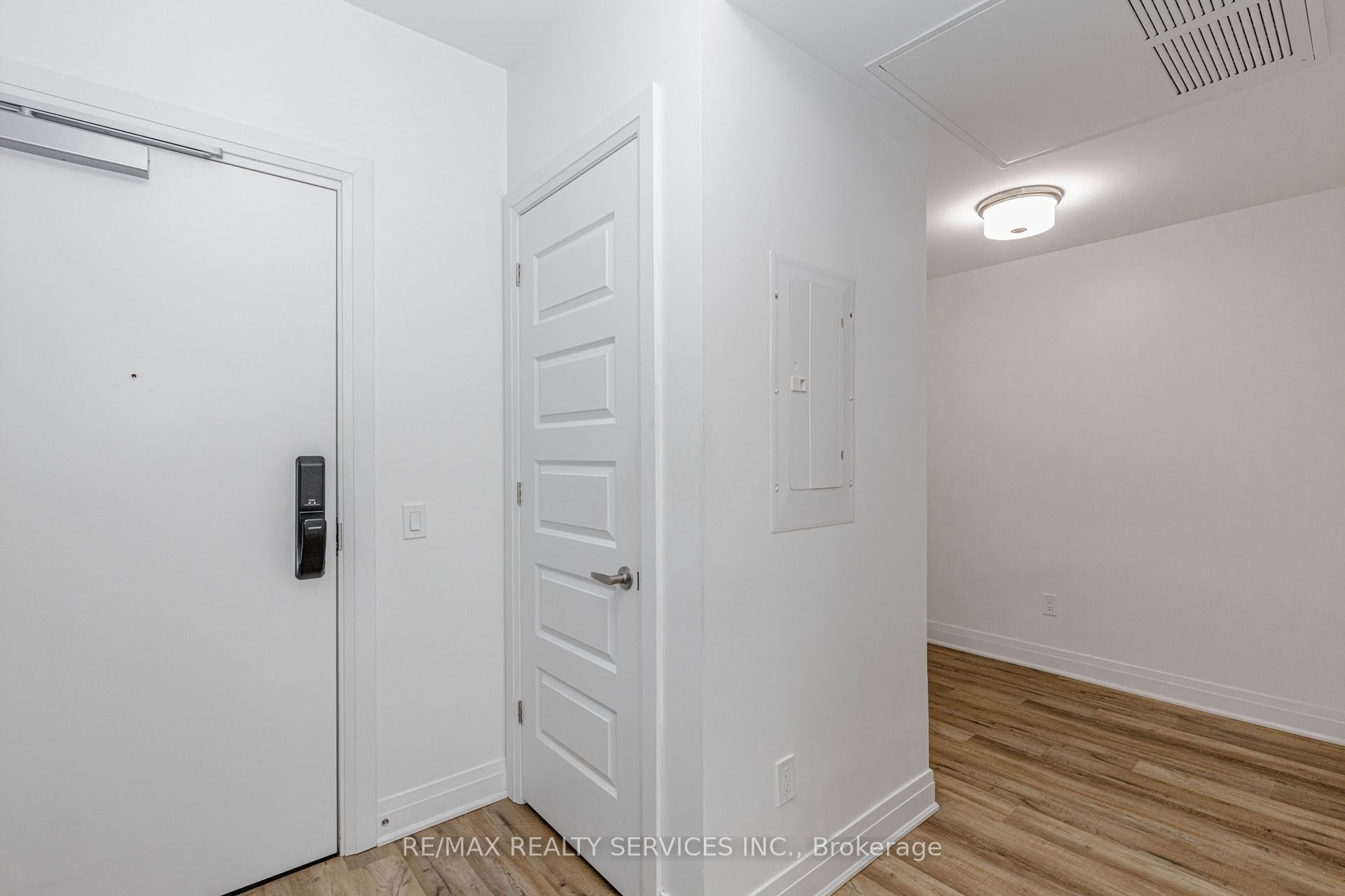 95 Dundas Street W 101 Property Photo 14