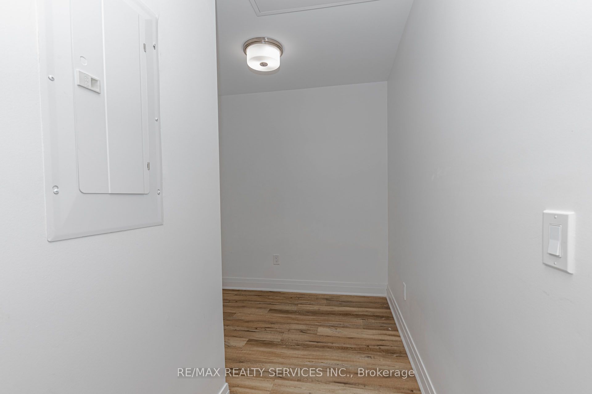 95 Dundas Street W 101 Property Photo 16
