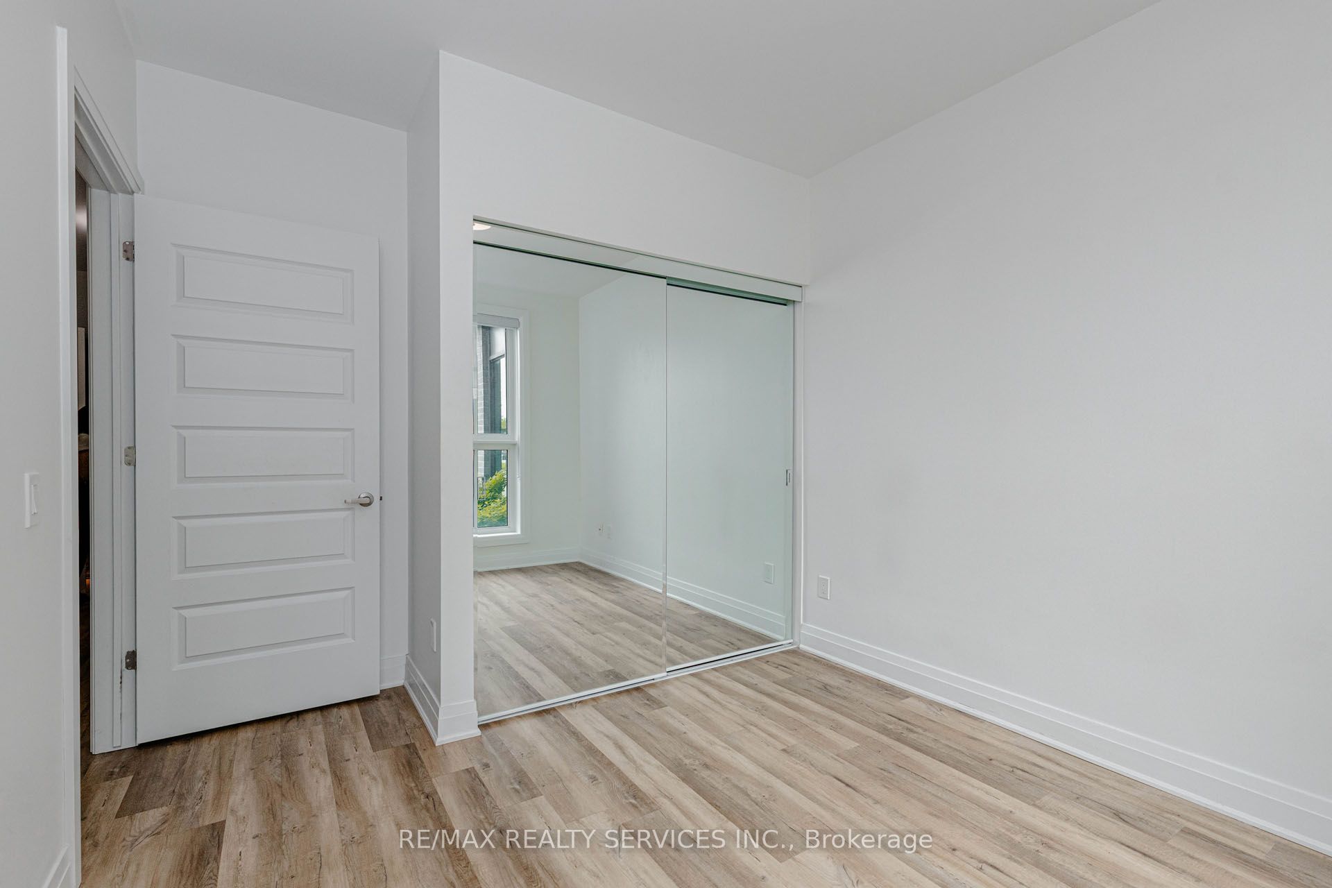 95 Dundas Street W 101 Property Photo 23