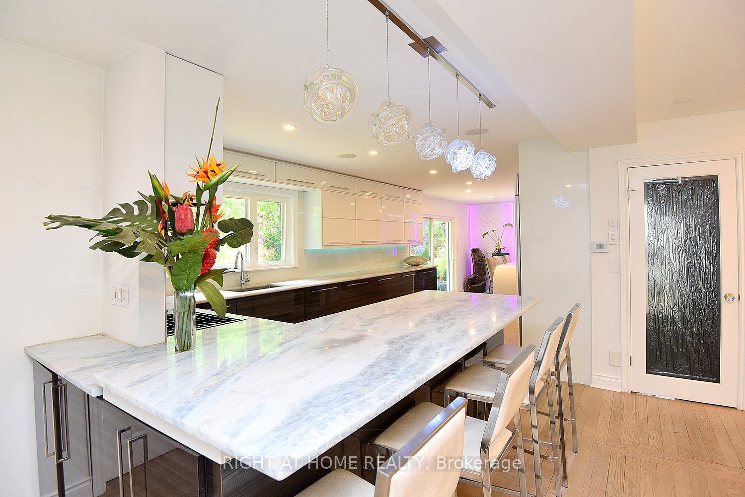 4299 Lakeshore Road Property Photo 6