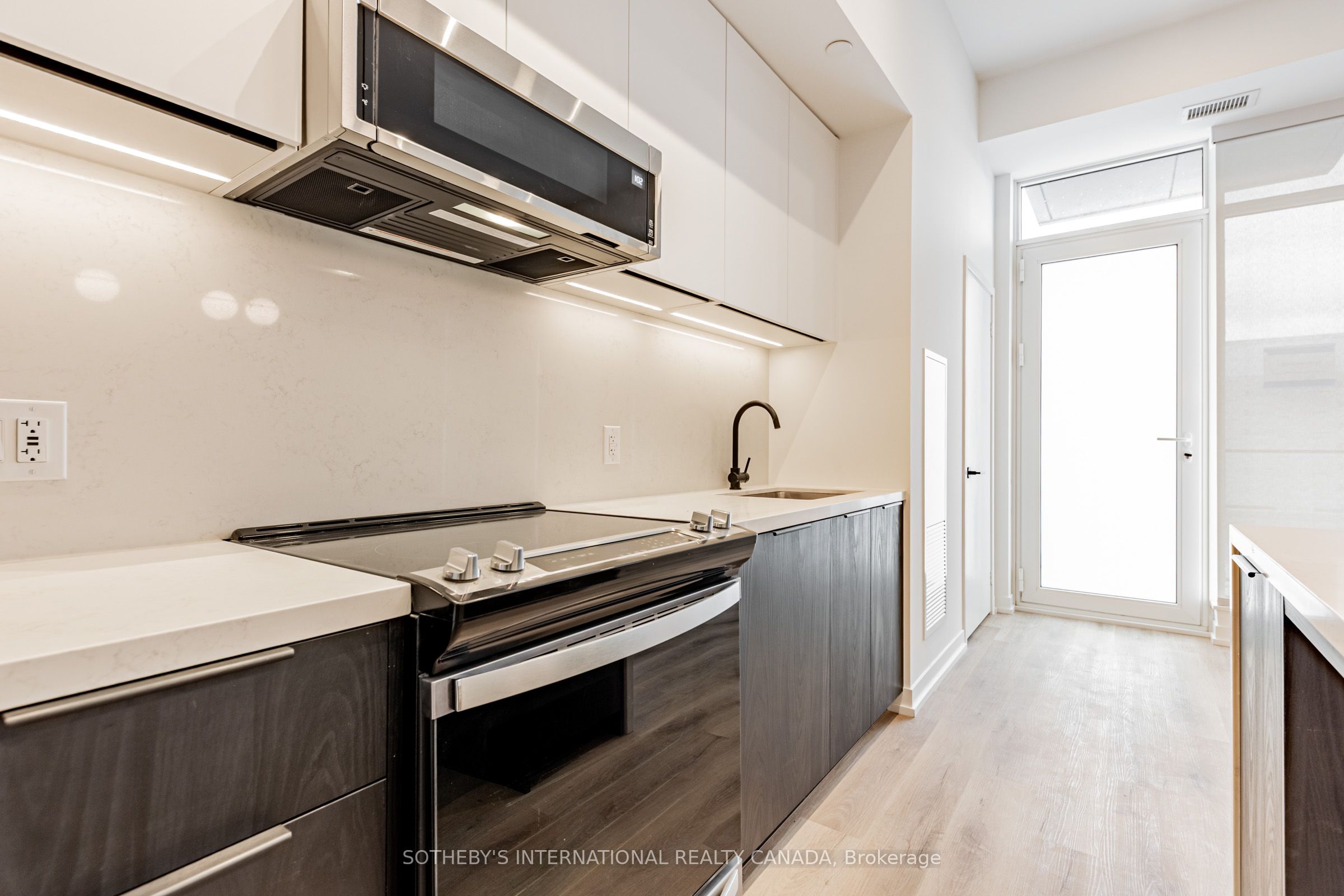 5 York Garden Way Th#101 Property Photo 4