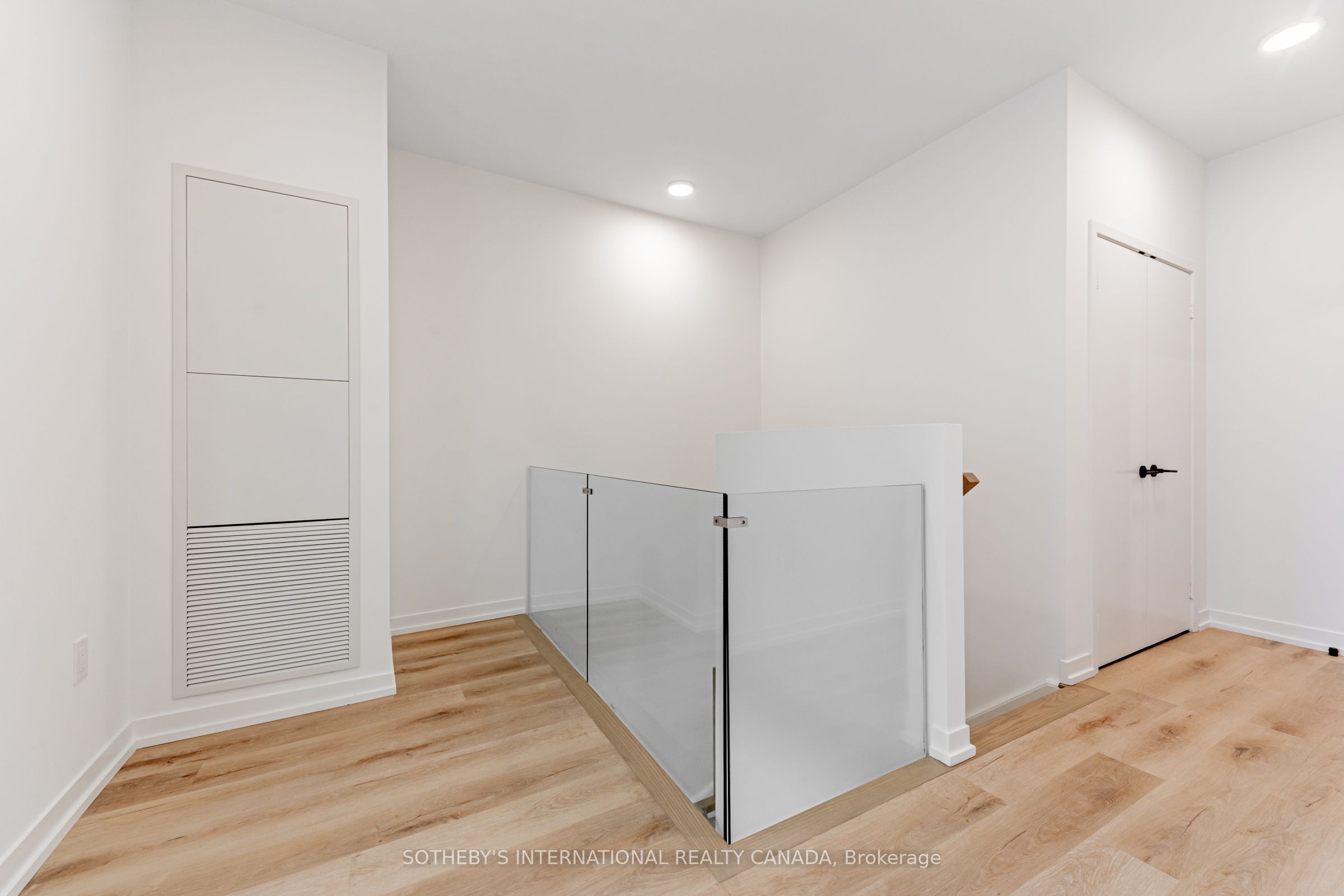 5 York Garden Way Th#101 Property Photo 10