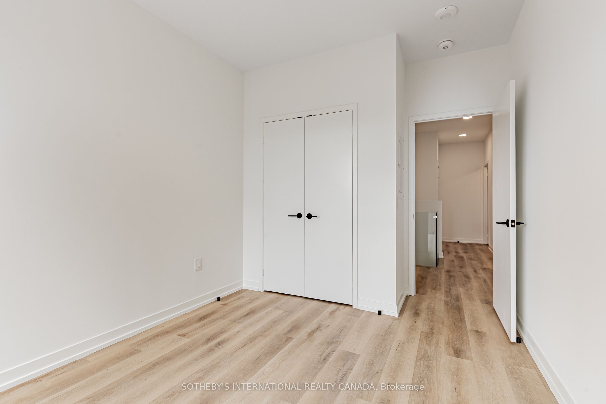 5 York Garden Way Th#101 Property Photo 16