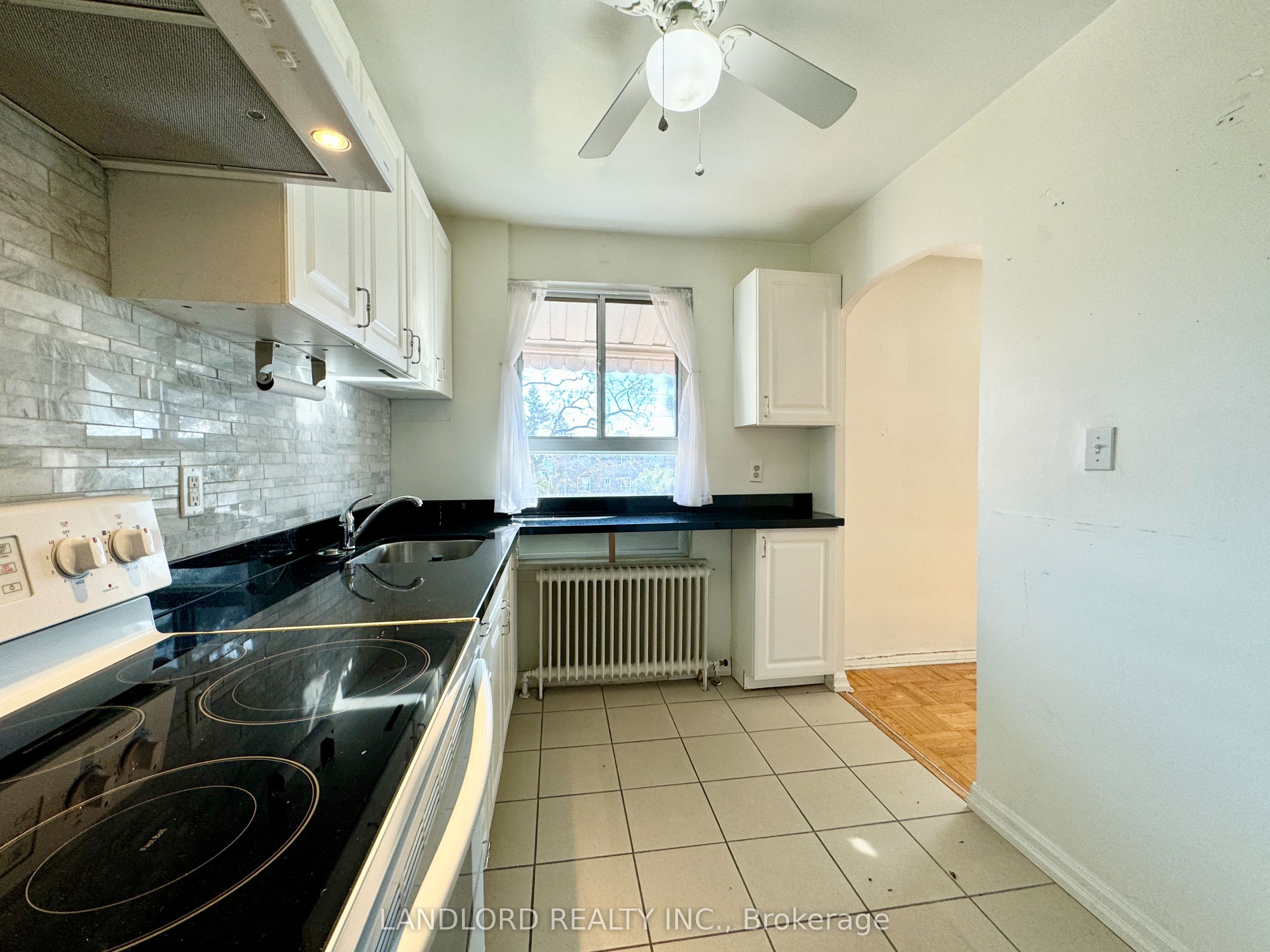 2696 Lake Shore Boulevard W 5 Property Photo 2