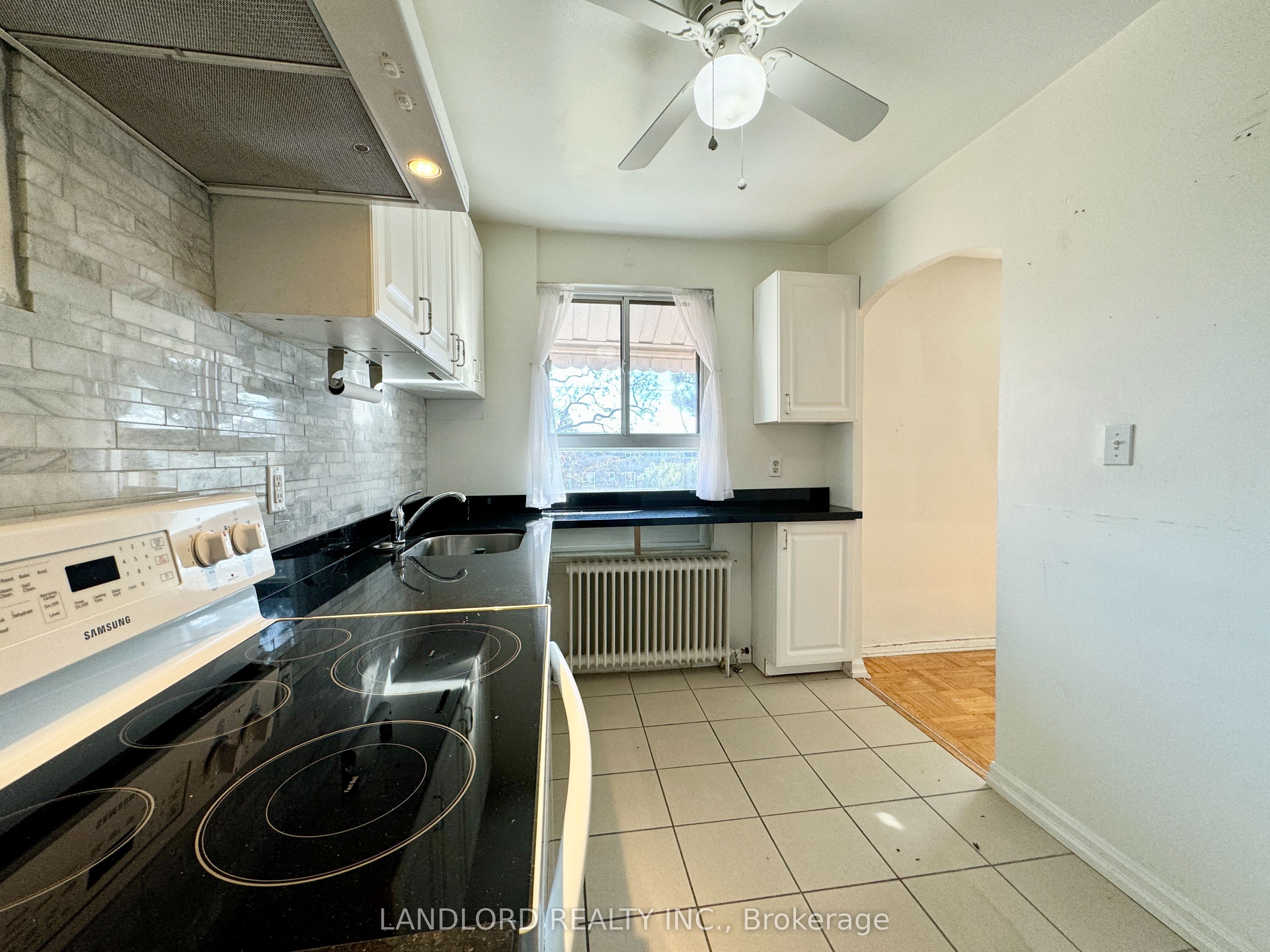 2696 Lake Shore Boulevard W 5 Property Photo 3