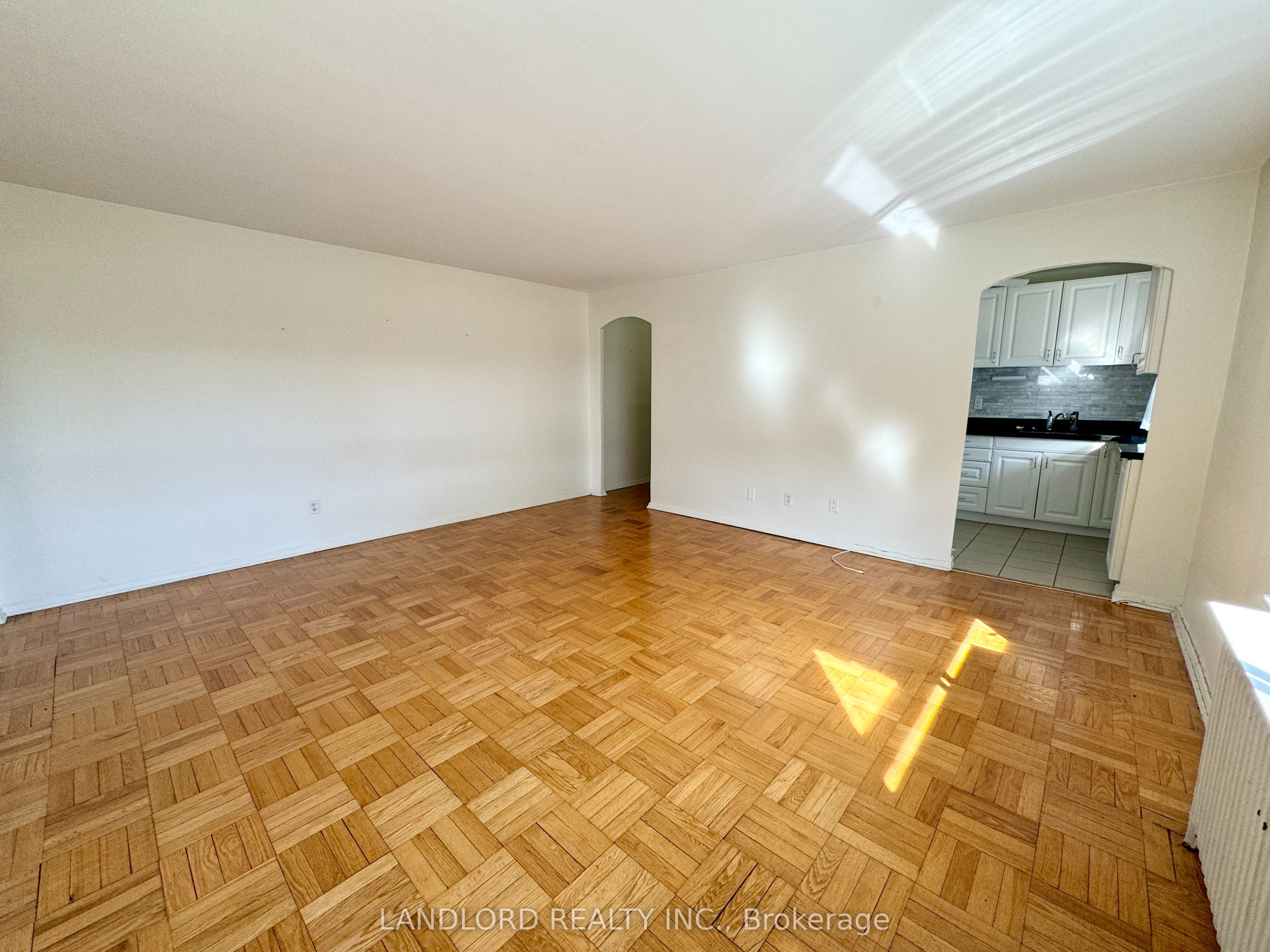 2696 Lake Shore Boulevard W 5 Property Photo 6