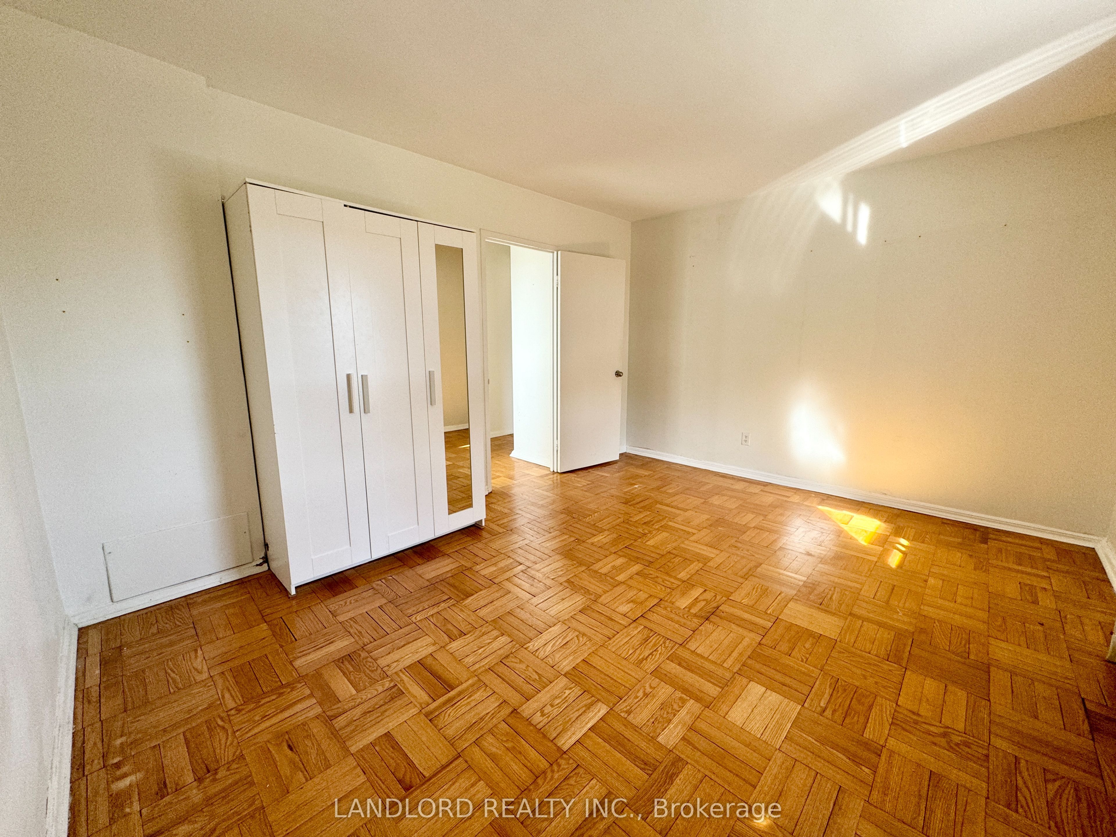 2696 Lake Shore Boulevard W 5 Property Photo 10