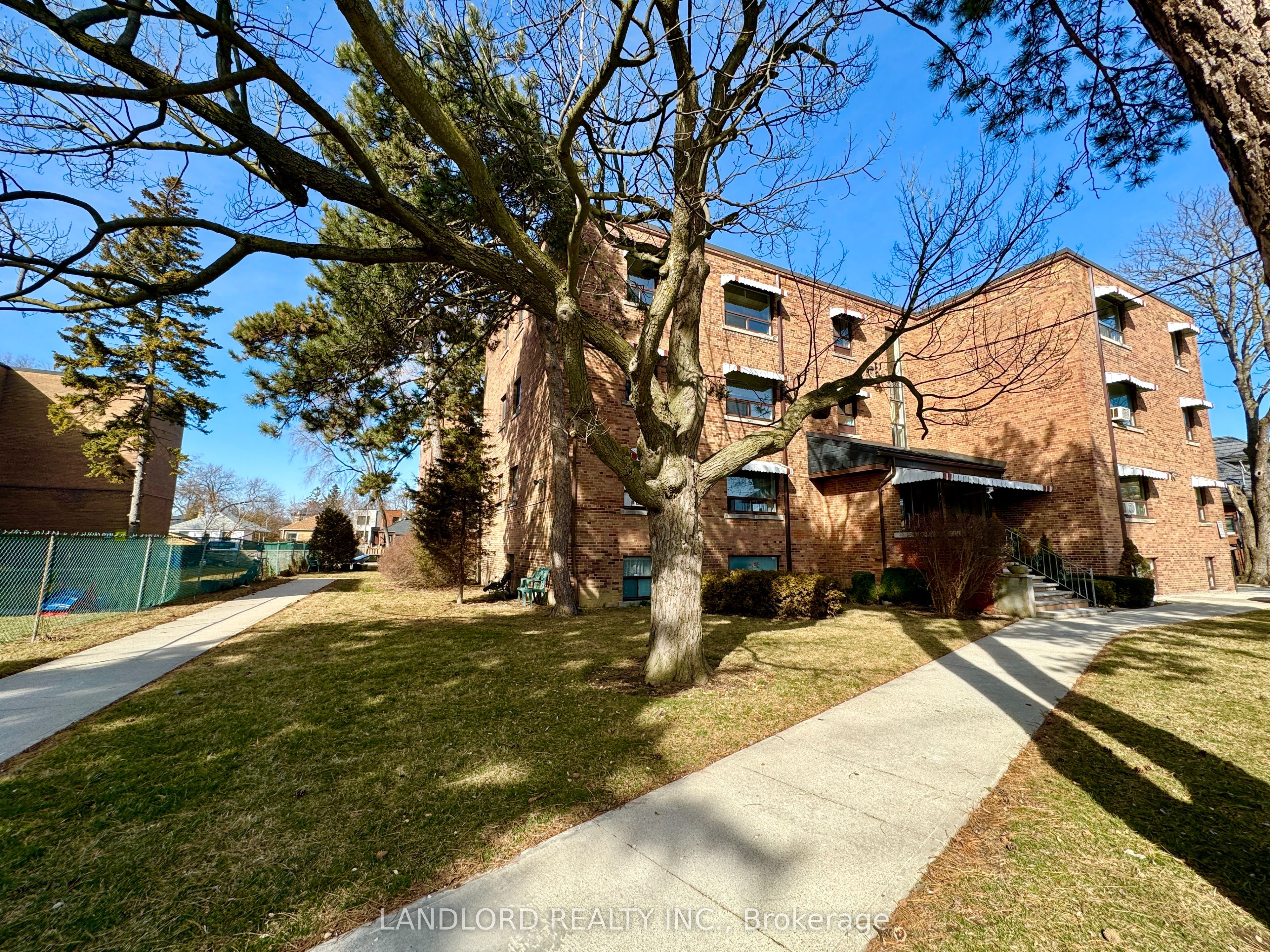 2696 Lake Shore Boulevard W 5 Property Photo 18