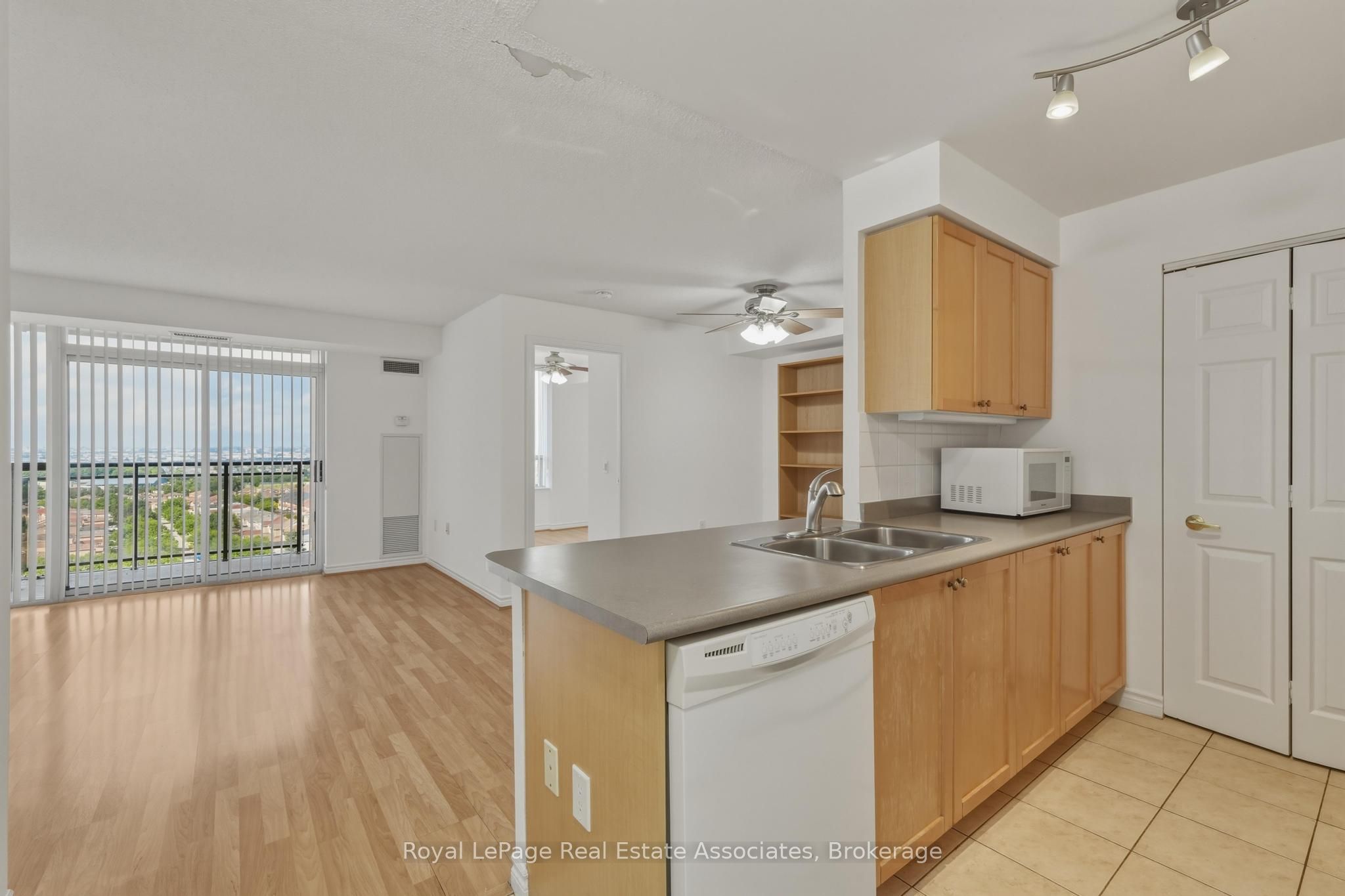 55 Strathaven Drive 1202 Property Photo 1