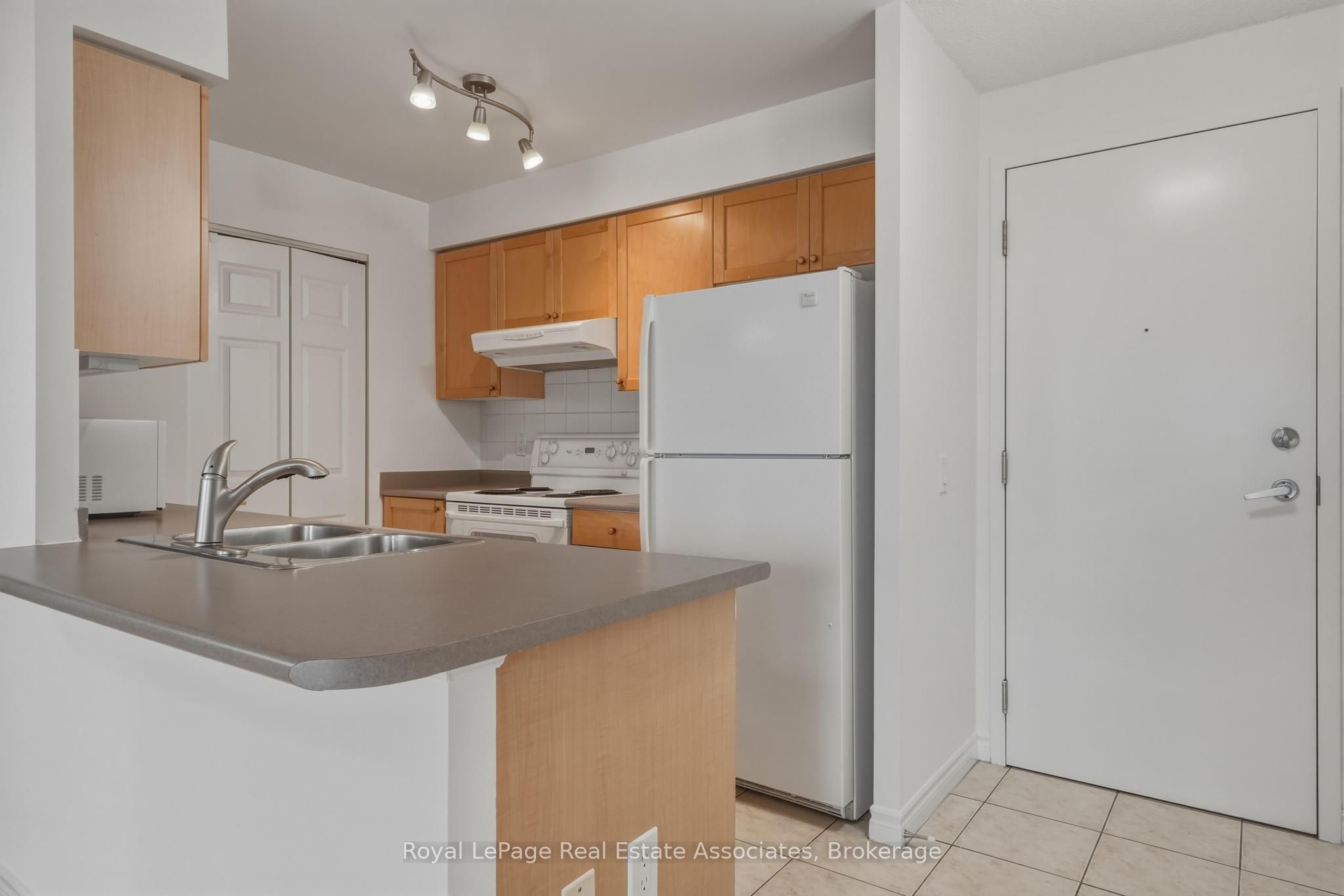 55 Strathaven Drive 1202 Property Photo 2