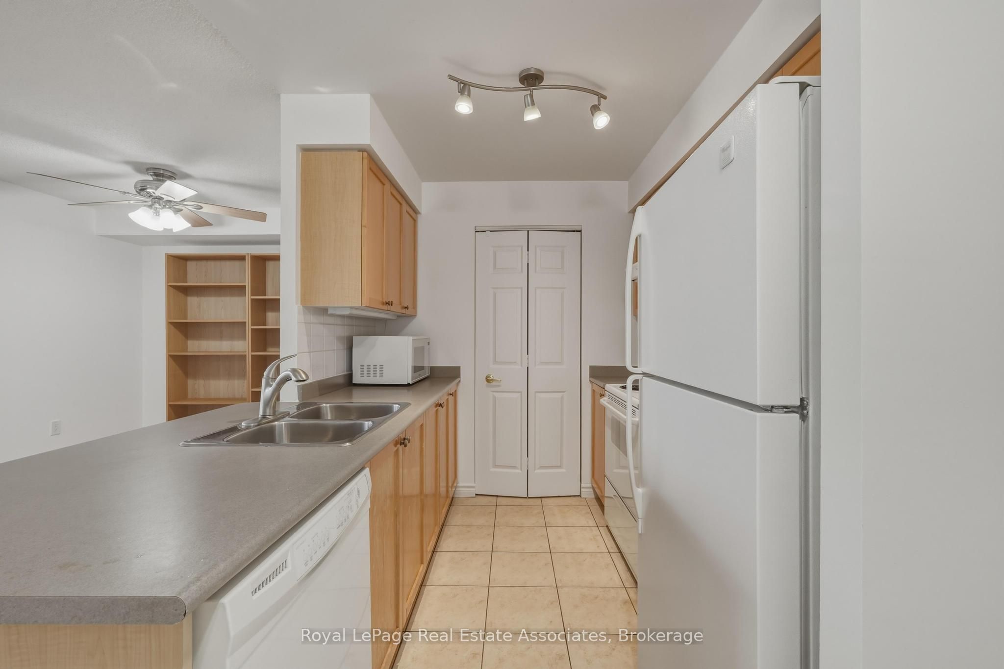 55 Strathaven Drive 1202 Property Photo 4