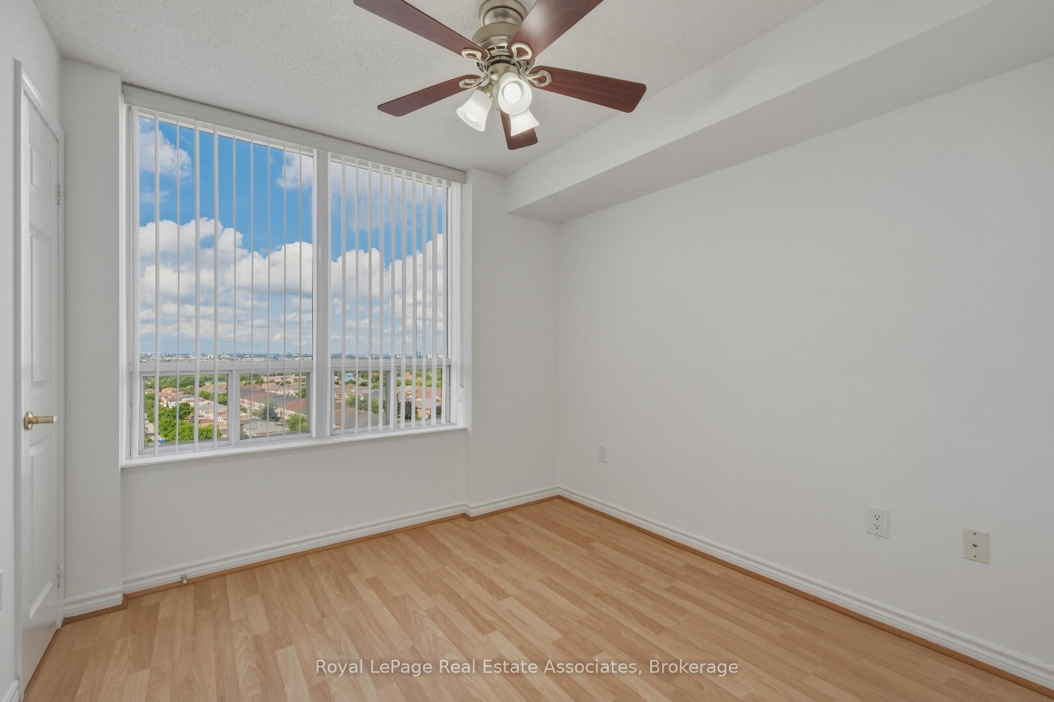55 Strathaven Drive 1202 Property Photo 17