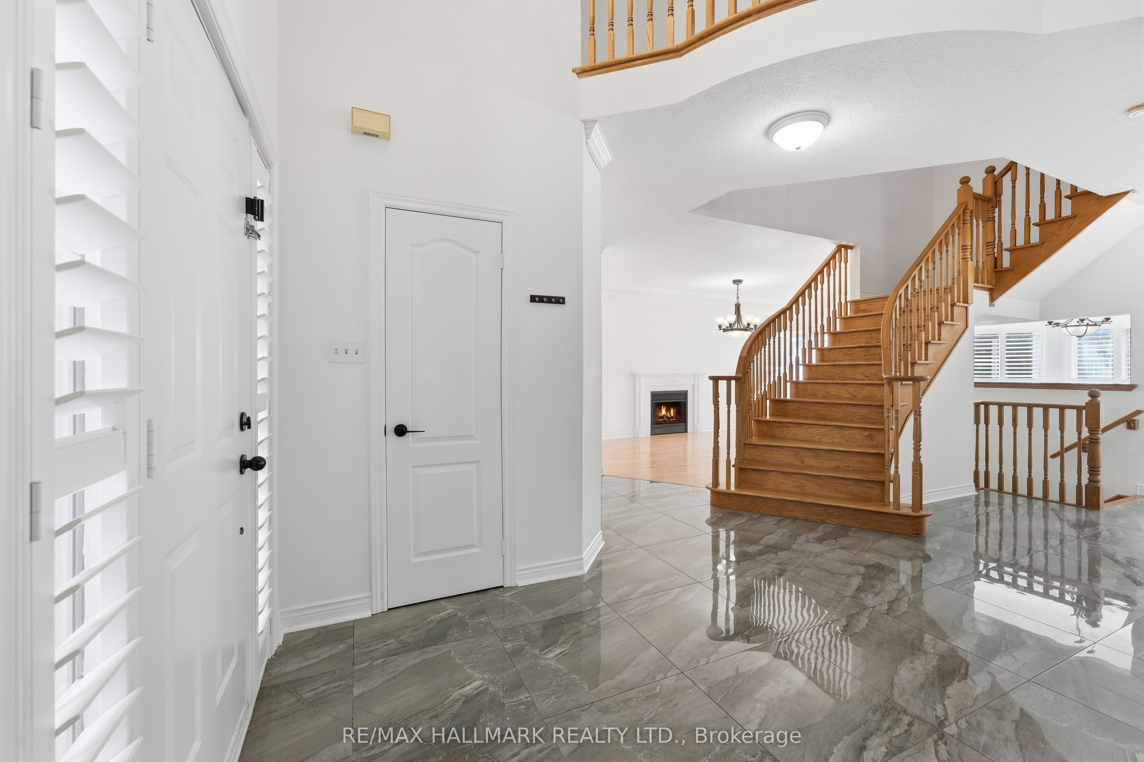 2013 Rosemount Crescent Property Photo 2