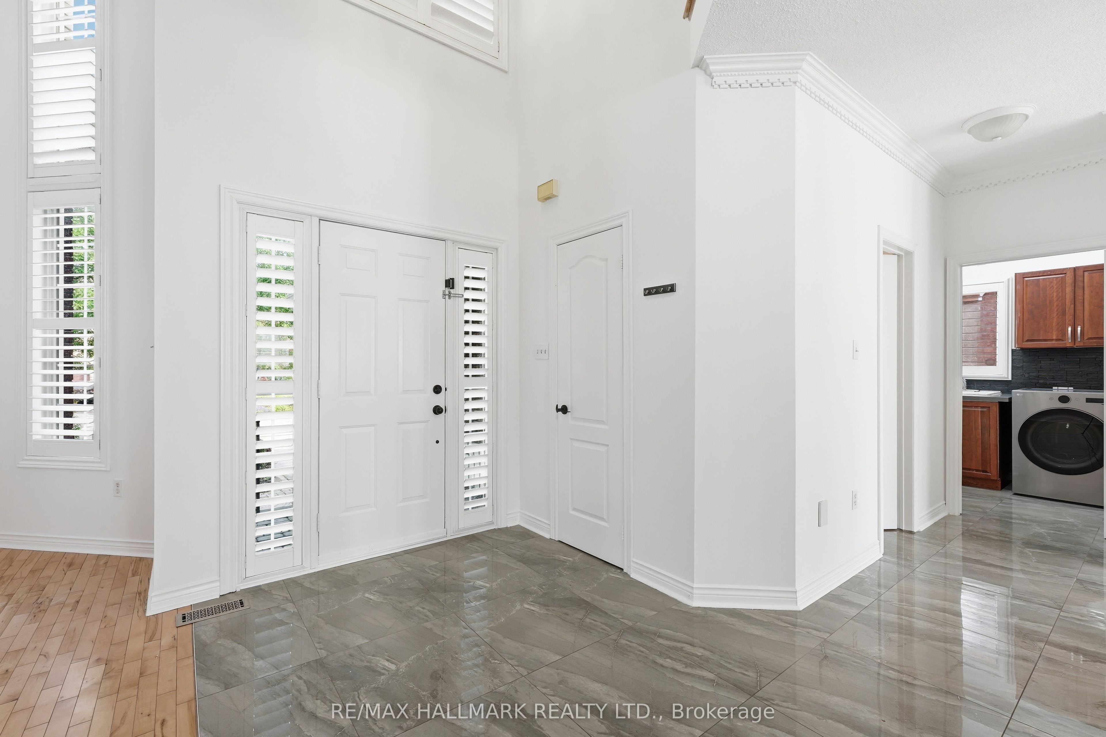 2013 Rosemount Crescent Property Photo 3