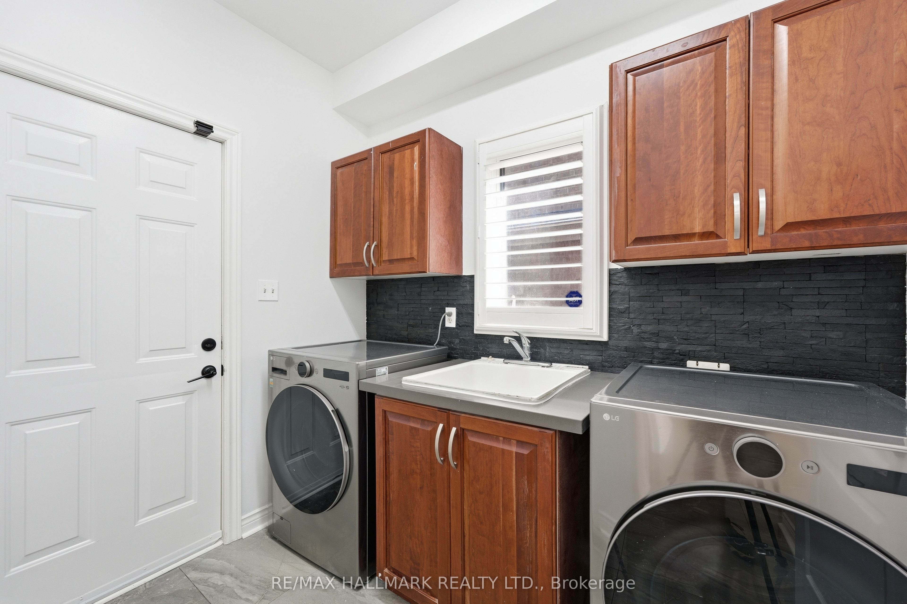 2013 Rosemount Crescent Property Photo 14