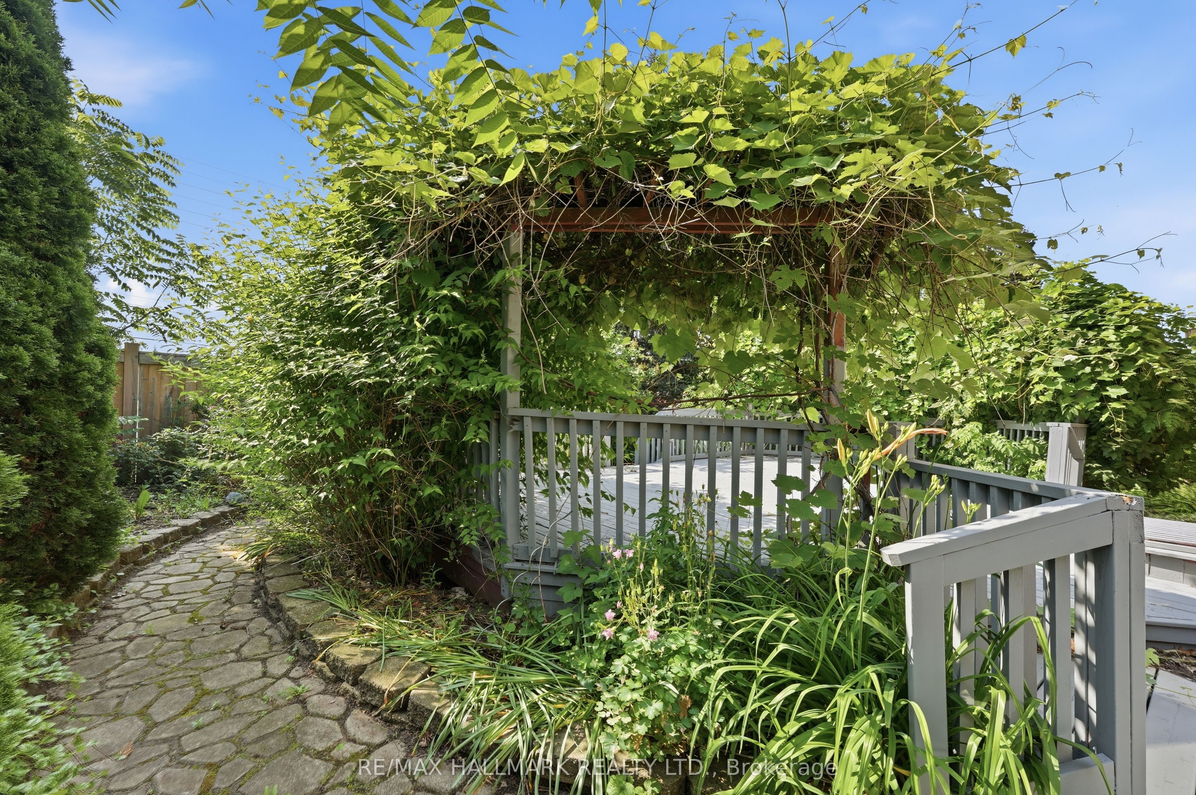 2013 Rosemount Crescent Property Photo 39