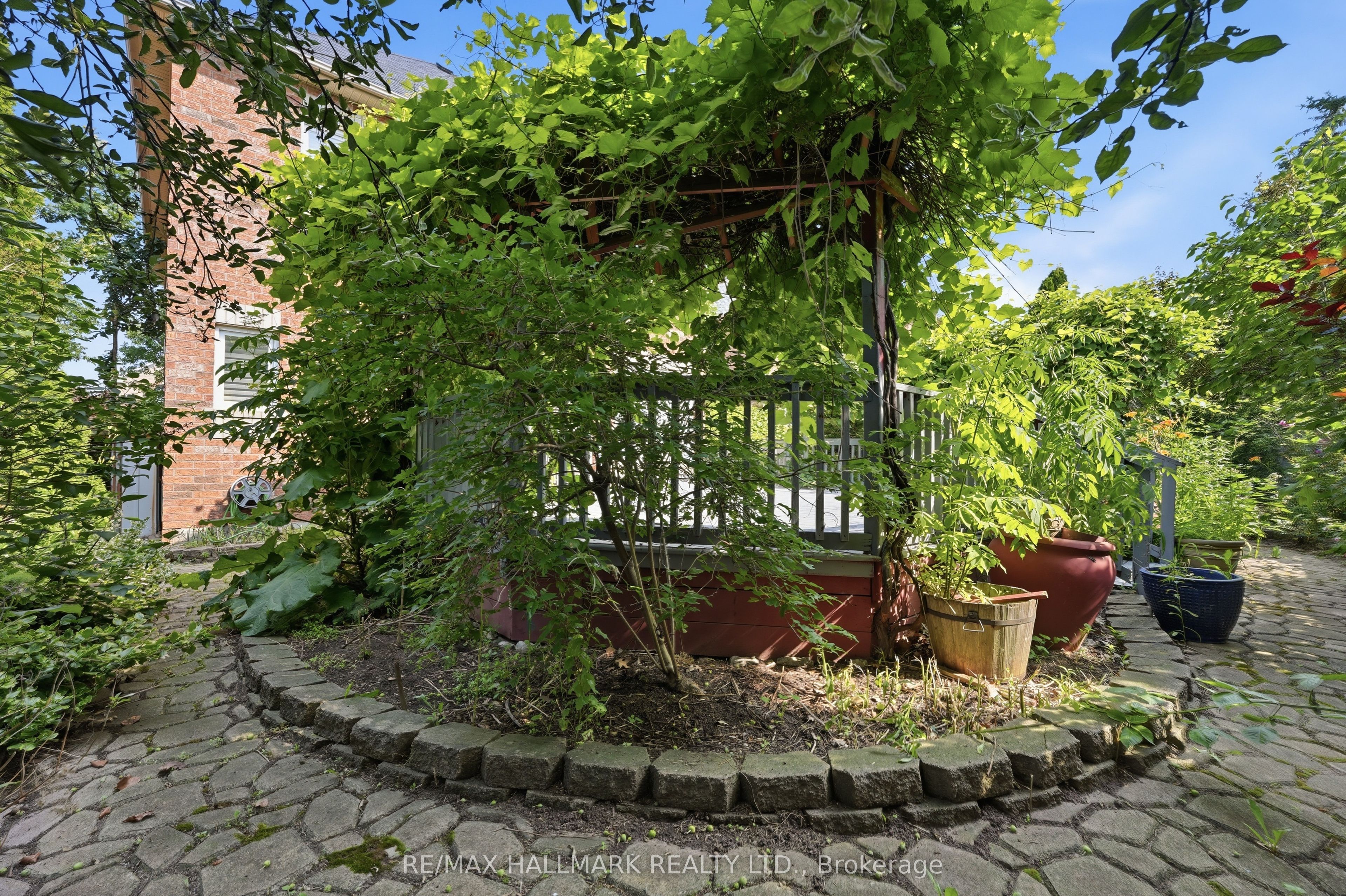 2013 Rosemount Crescent Property Photo 44
