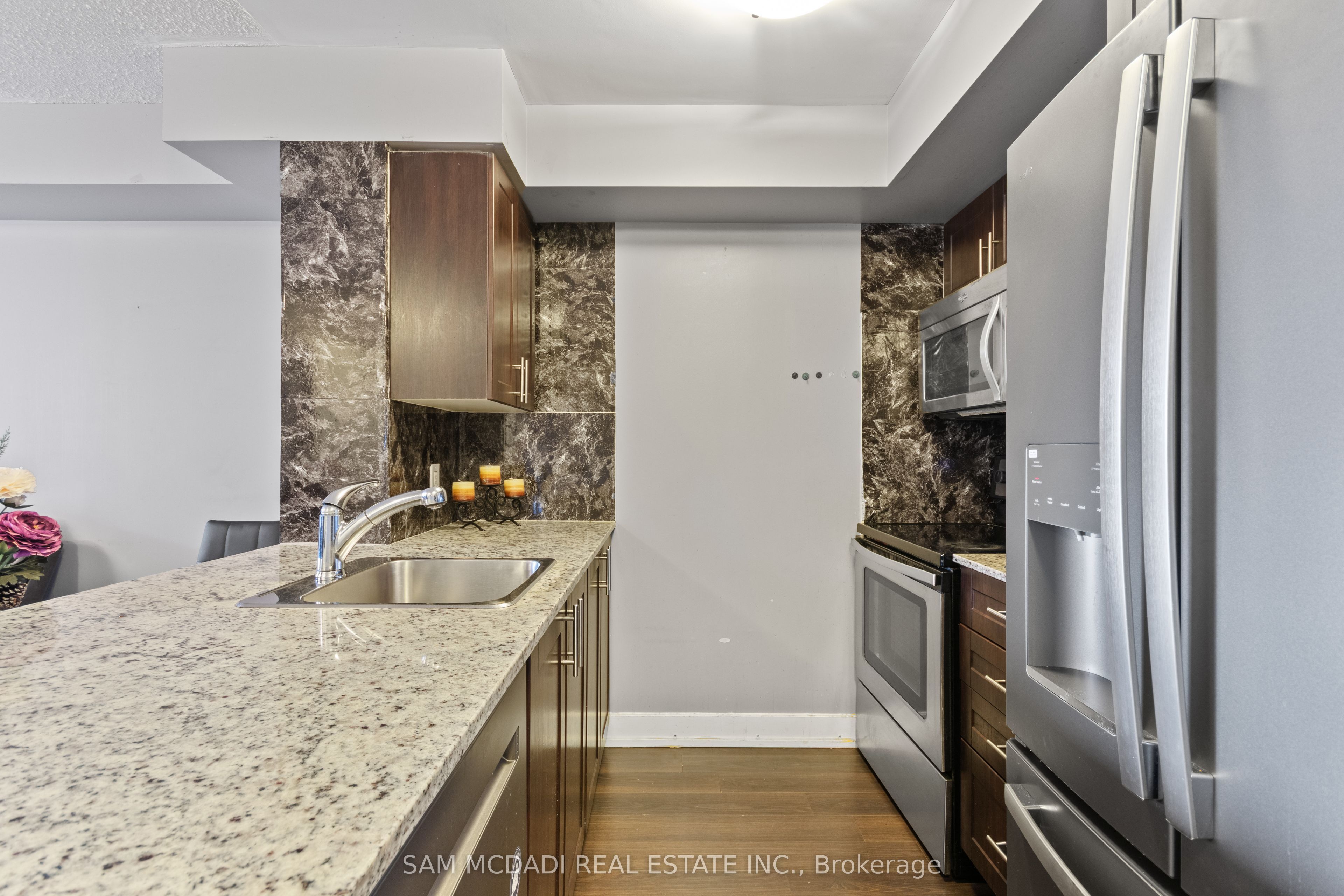 2 Eva Road 630 Property Photo 4