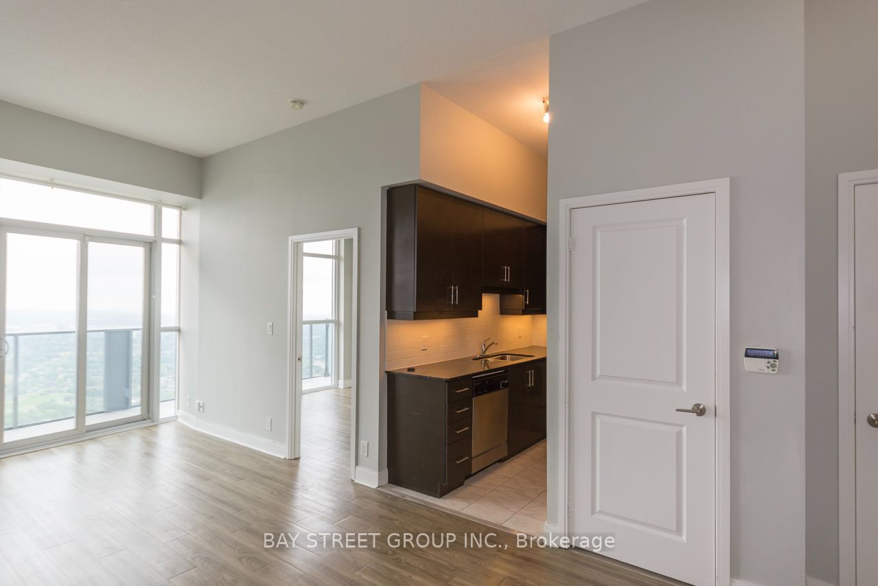 60 Absolute Avenue 5006 Property Photo 2