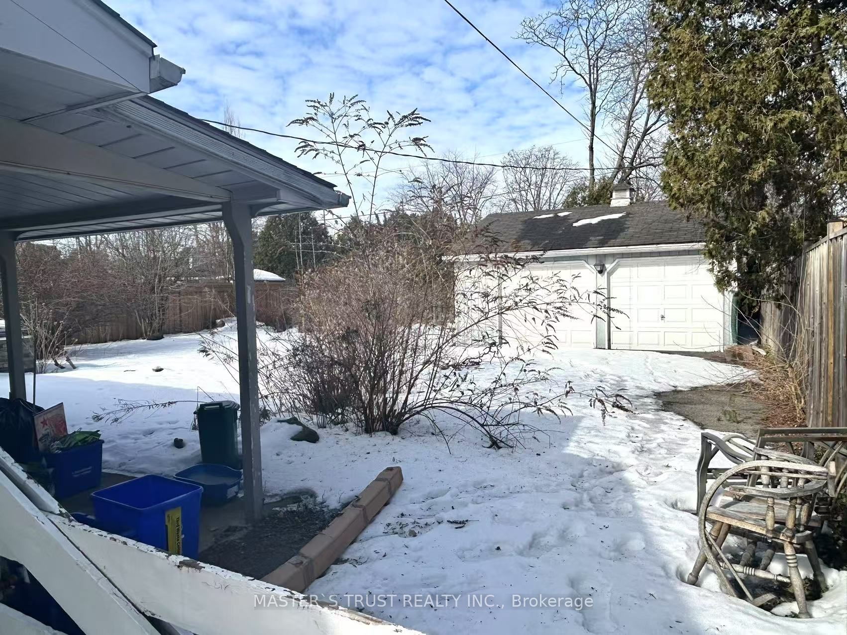 5183 Cherryhill Crescent Property Photo 3