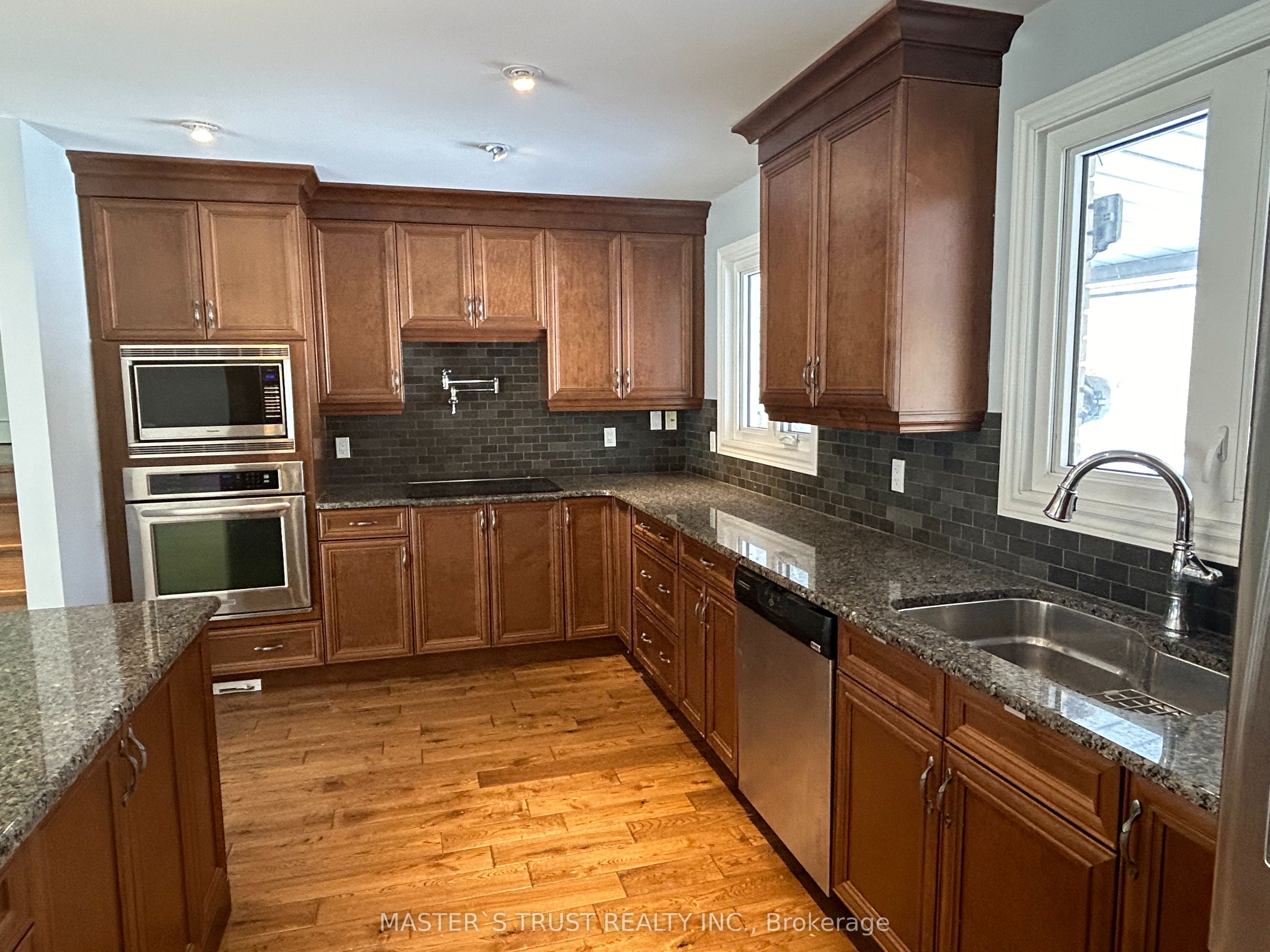 5183 Cherryhill Crescent Property Photo 8