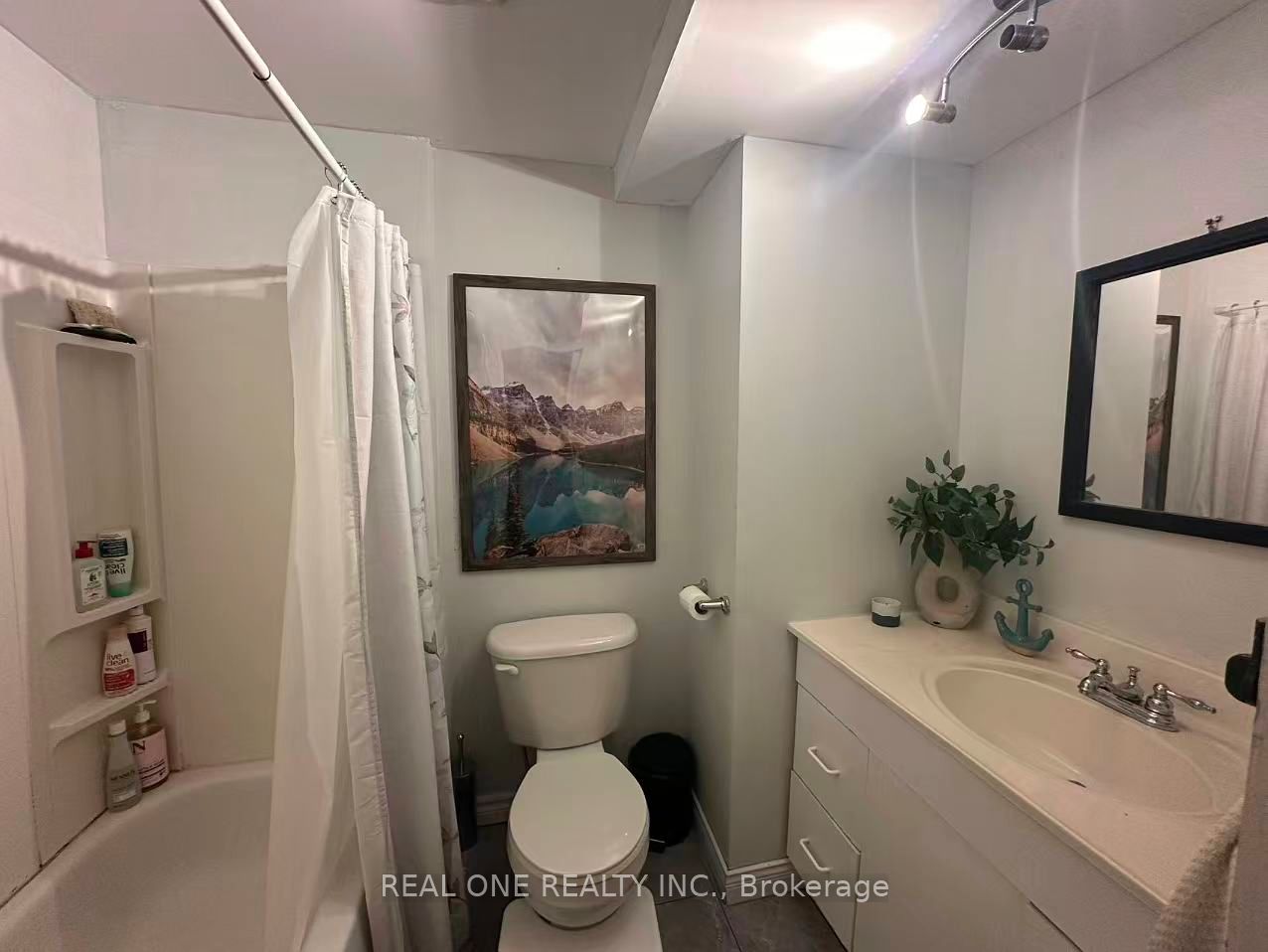 1387 Selkirk Avenue Lower Property Photo 3
