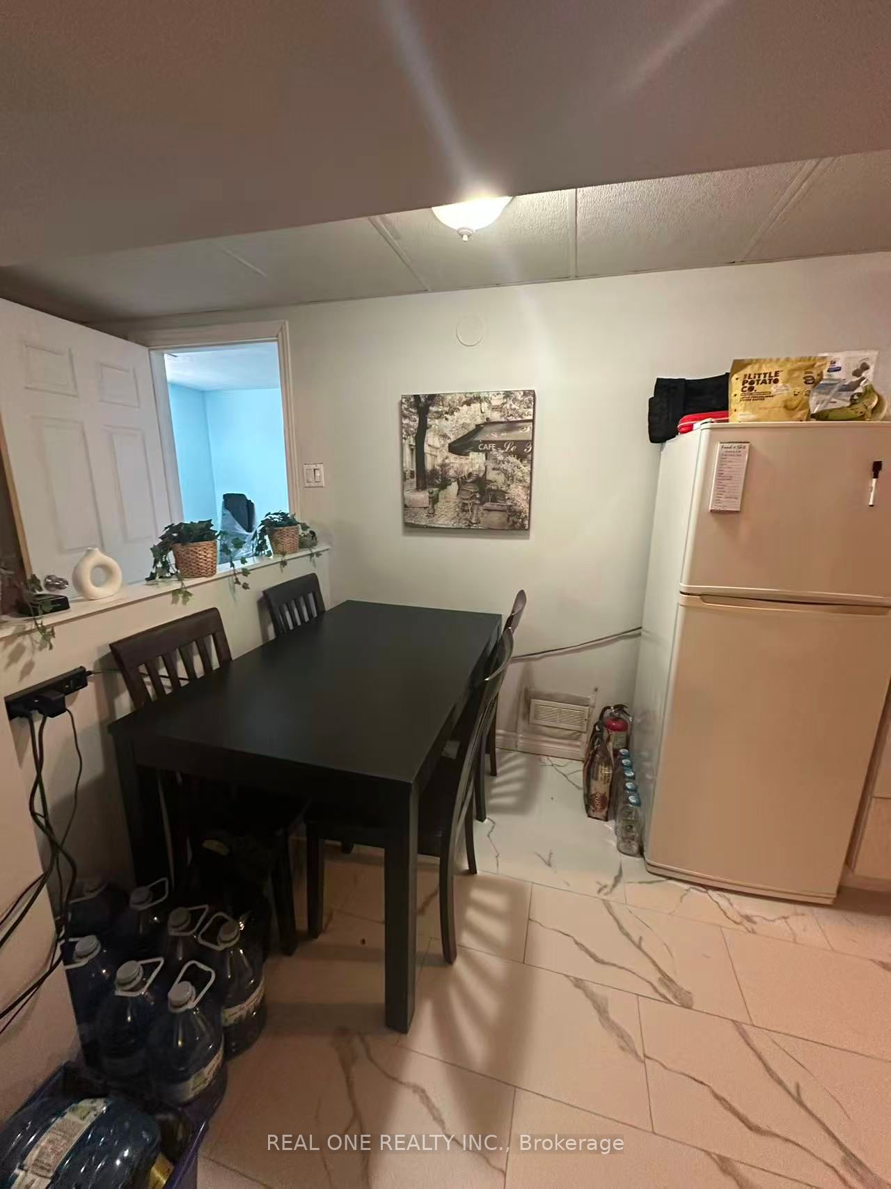 1387 Selkirk Avenue Lower Property Photo 4