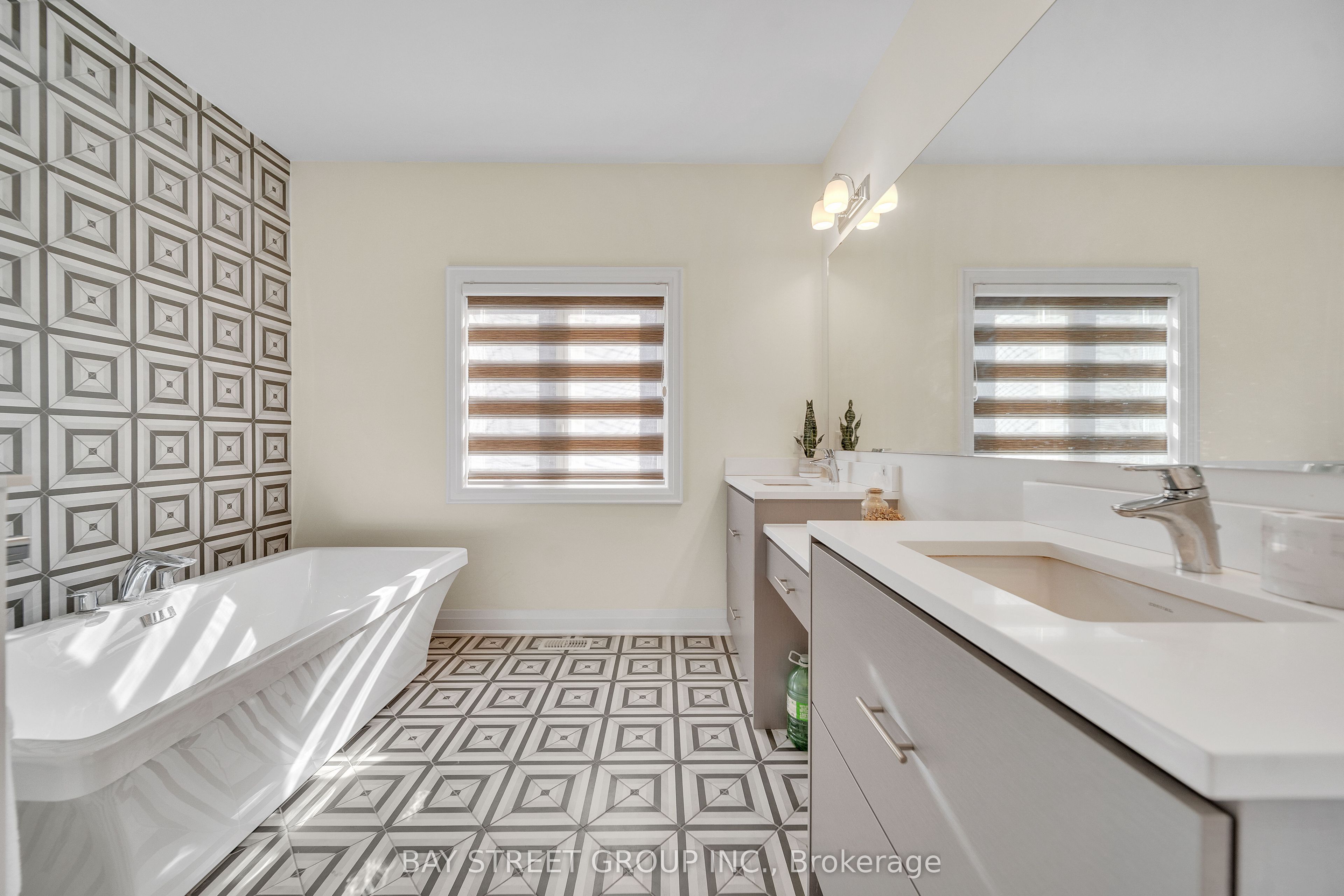 2411 Saw Whet Boulevard Property Photo 27
