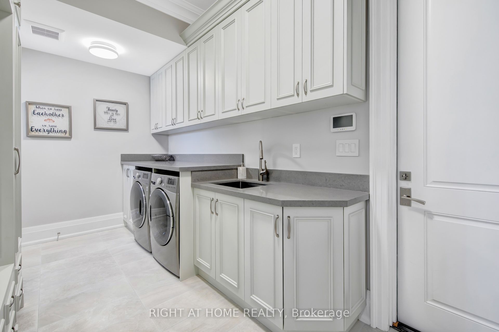 484 Avonwood Drive Property Photo 12