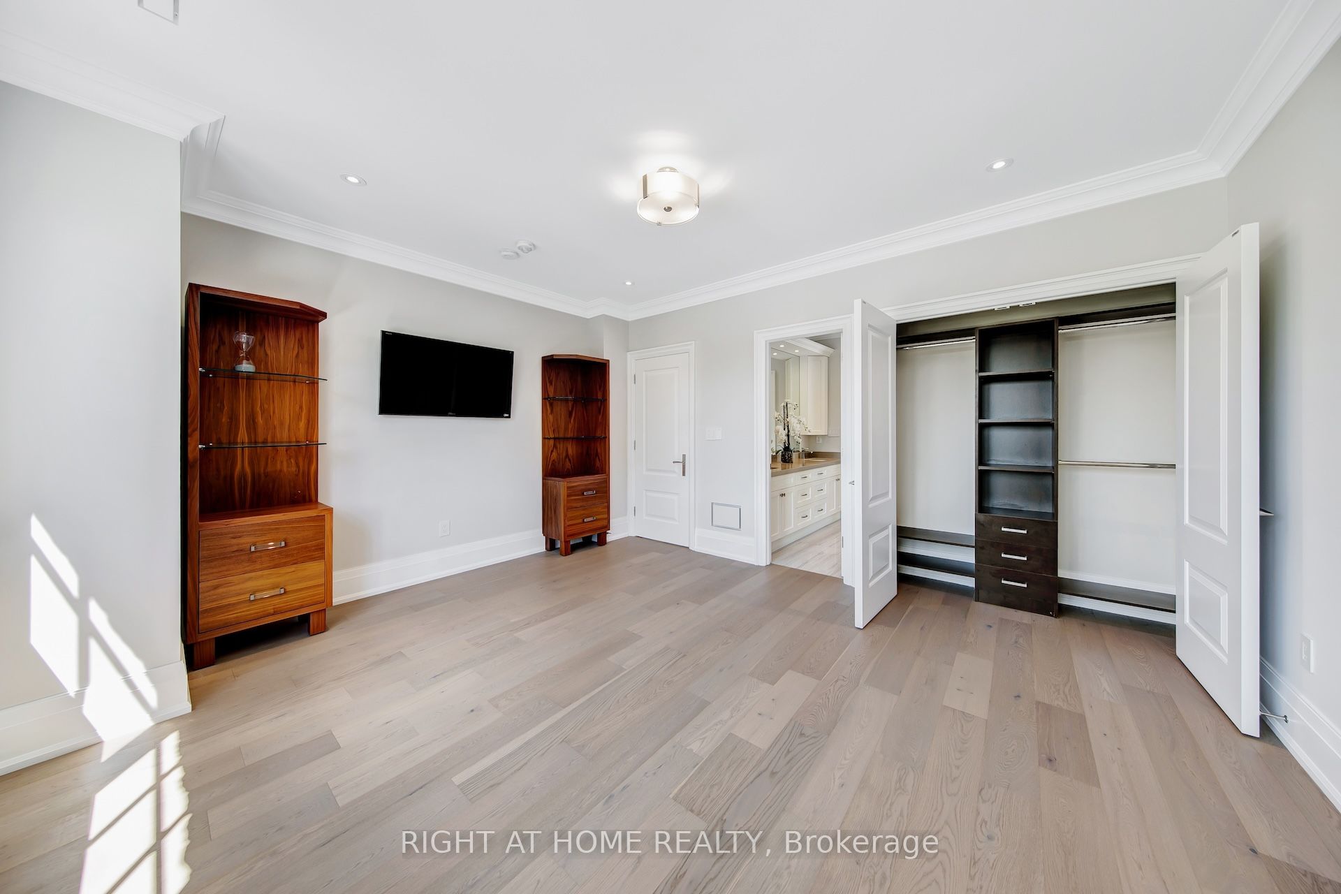 484 Avonwood Drive Property Photo 16