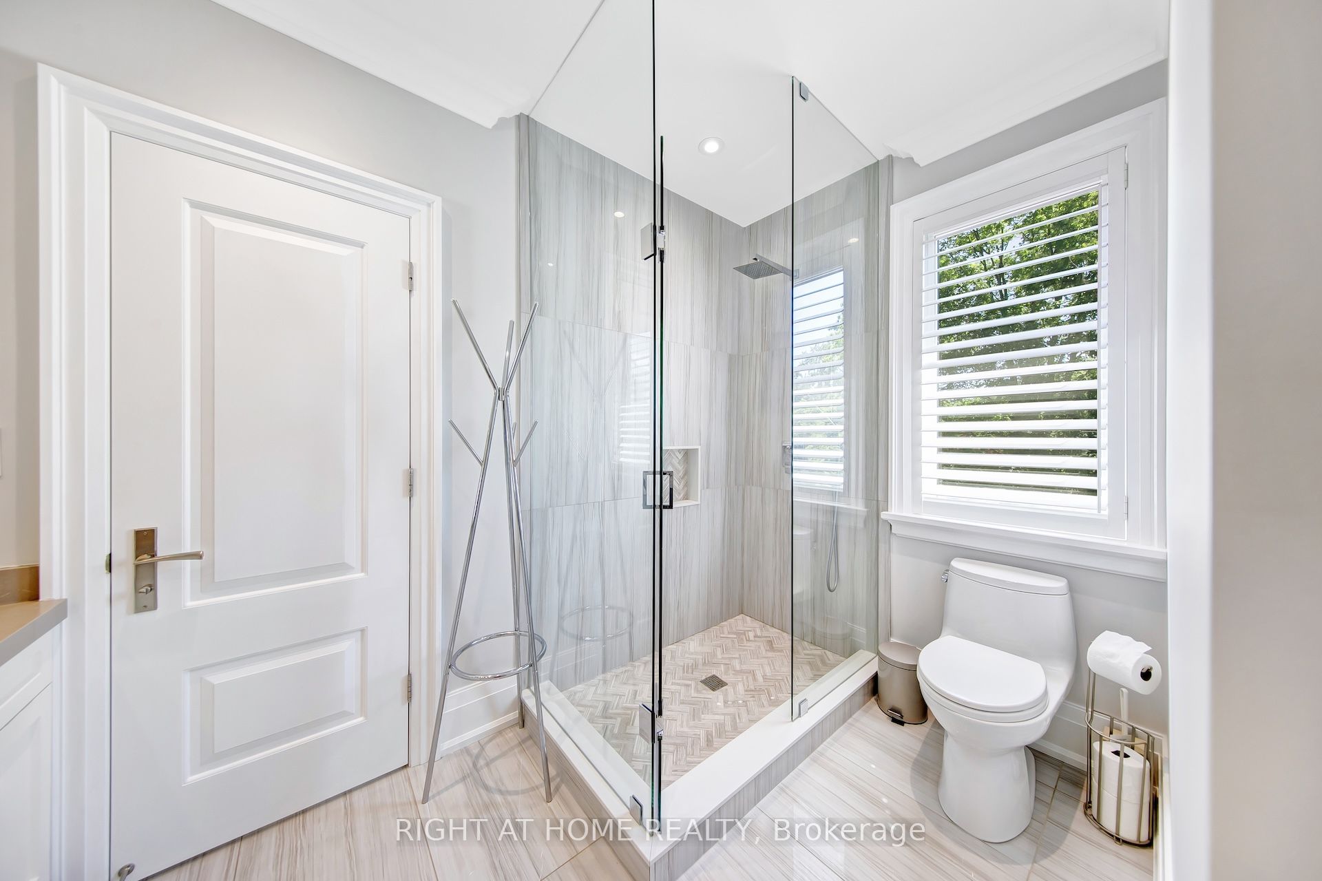 484 Avonwood Drive Property Photo 18
