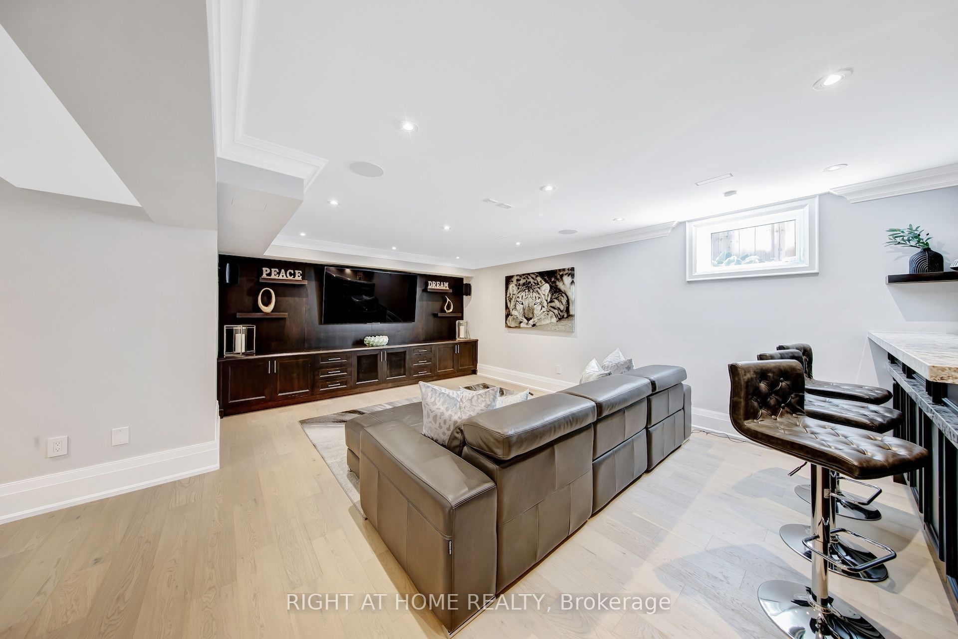 484 Avonwood Drive Property Photo 28