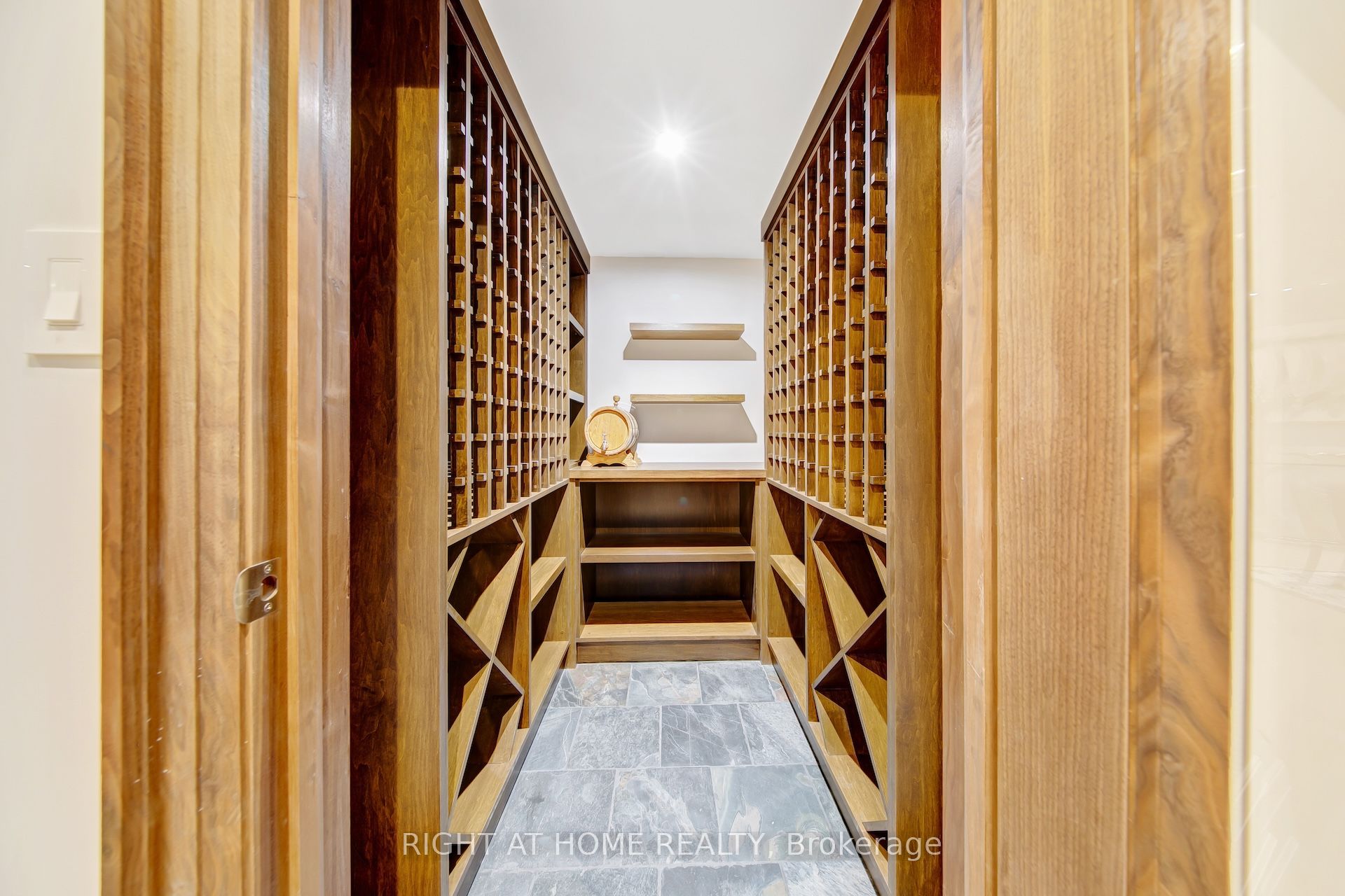 484 Avonwood Drive Property Photo 30
