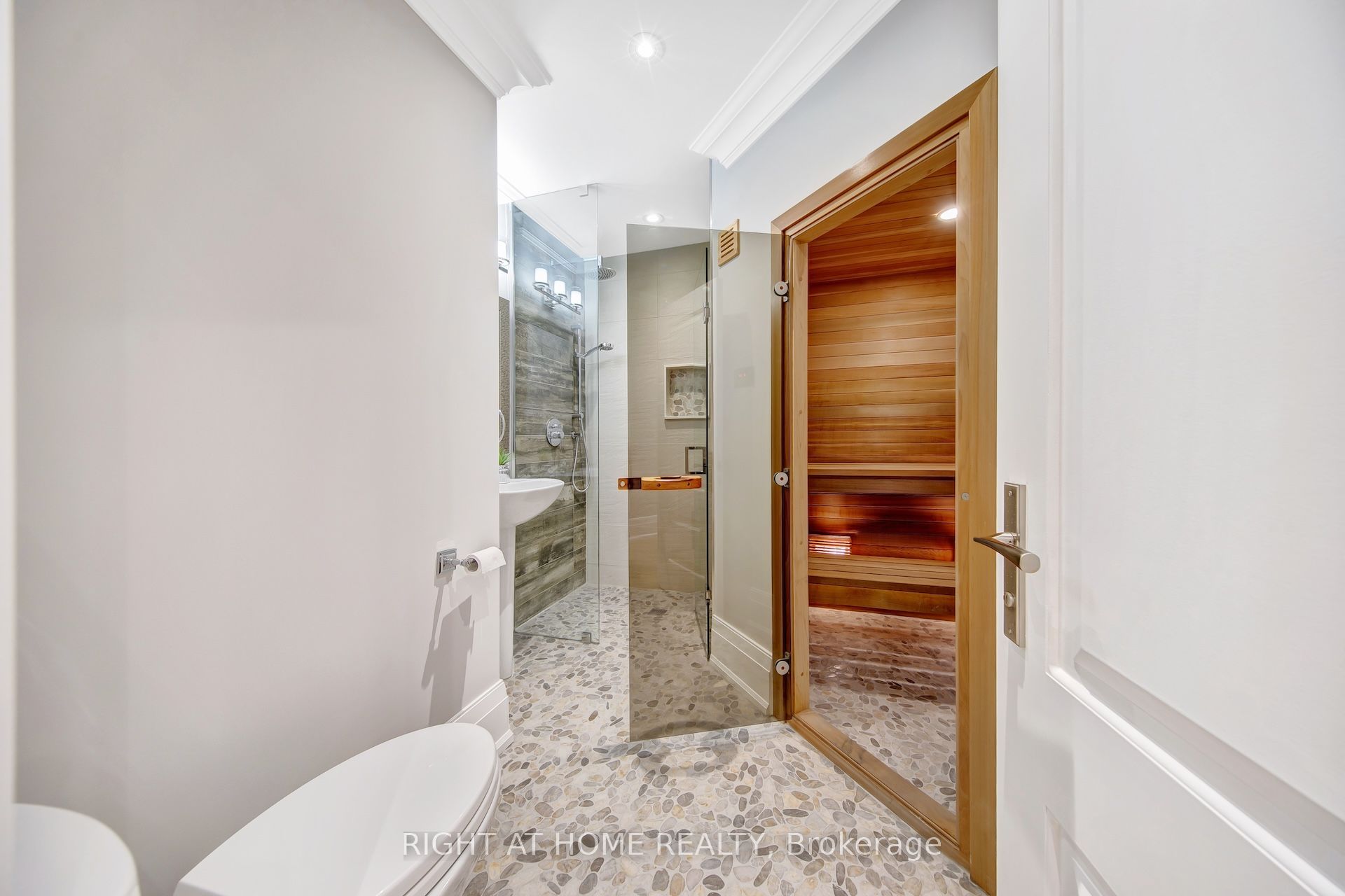 484 Avonwood Drive Property Photo 32
