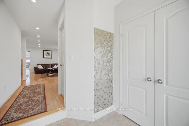 19 Thornbush Boulevard Property Photo 6