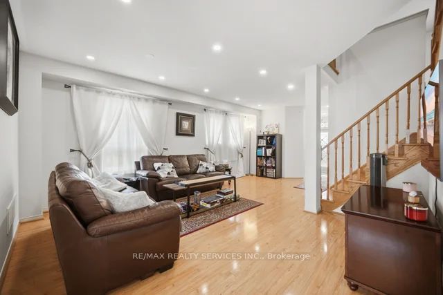 19 Thornbush Boulevard Property Photo 8
