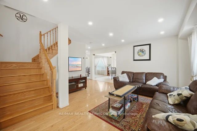 19 Thornbush Boulevard Property Photo 9