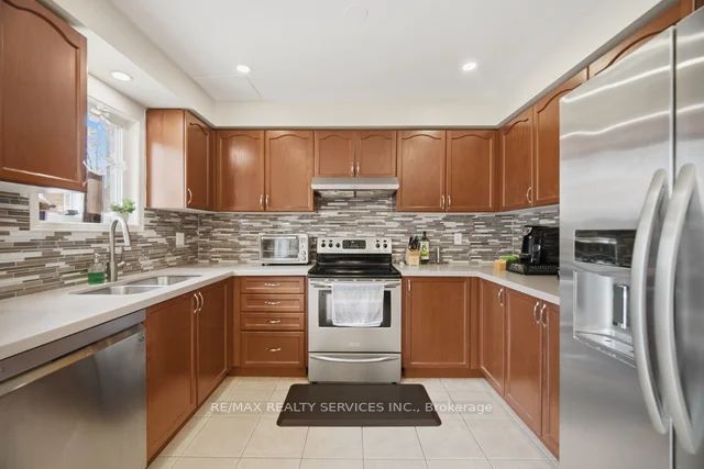 19 Thornbush Boulevard Property Photo 11