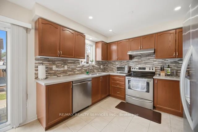 19 Thornbush Boulevard Property Photo 12