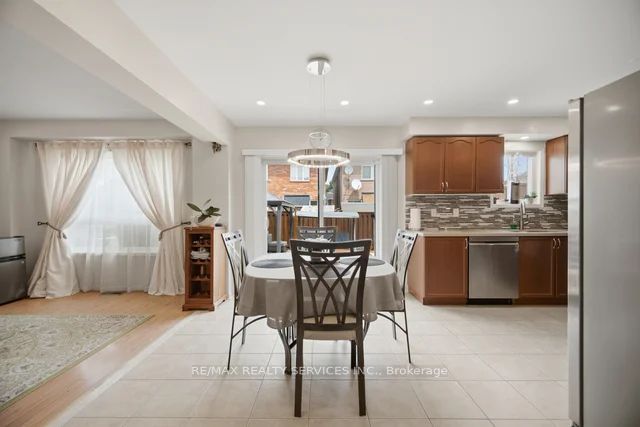 19 Thornbush Boulevard Property Photo 14