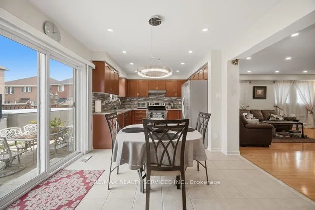 19 Thornbush Boulevard Property Photo 15
