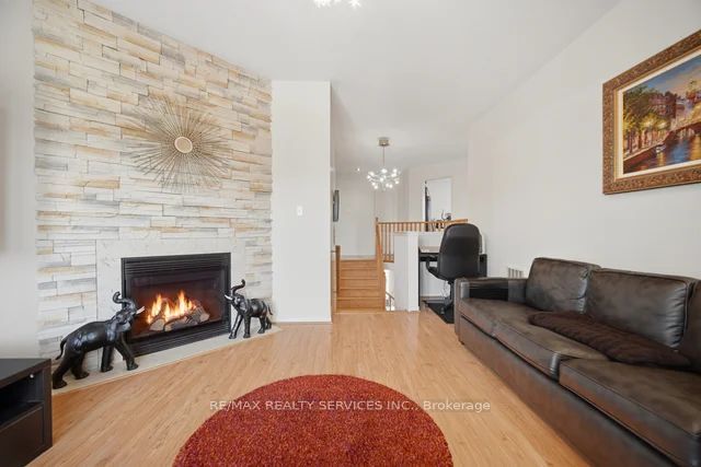 19 Thornbush Boulevard Property Photo 21