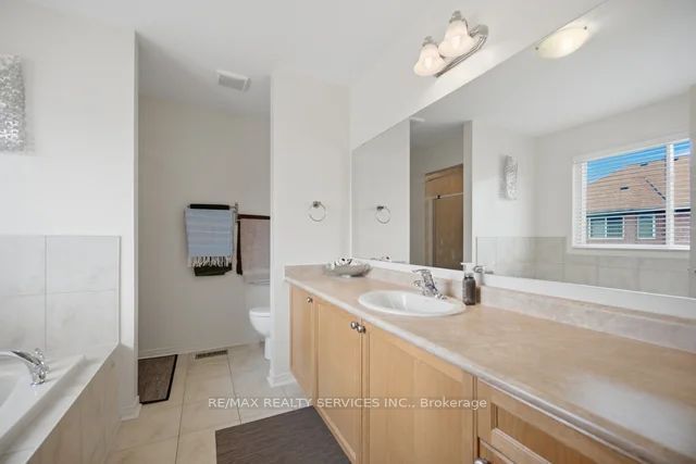 19 Thornbush Boulevard Property Photo 25