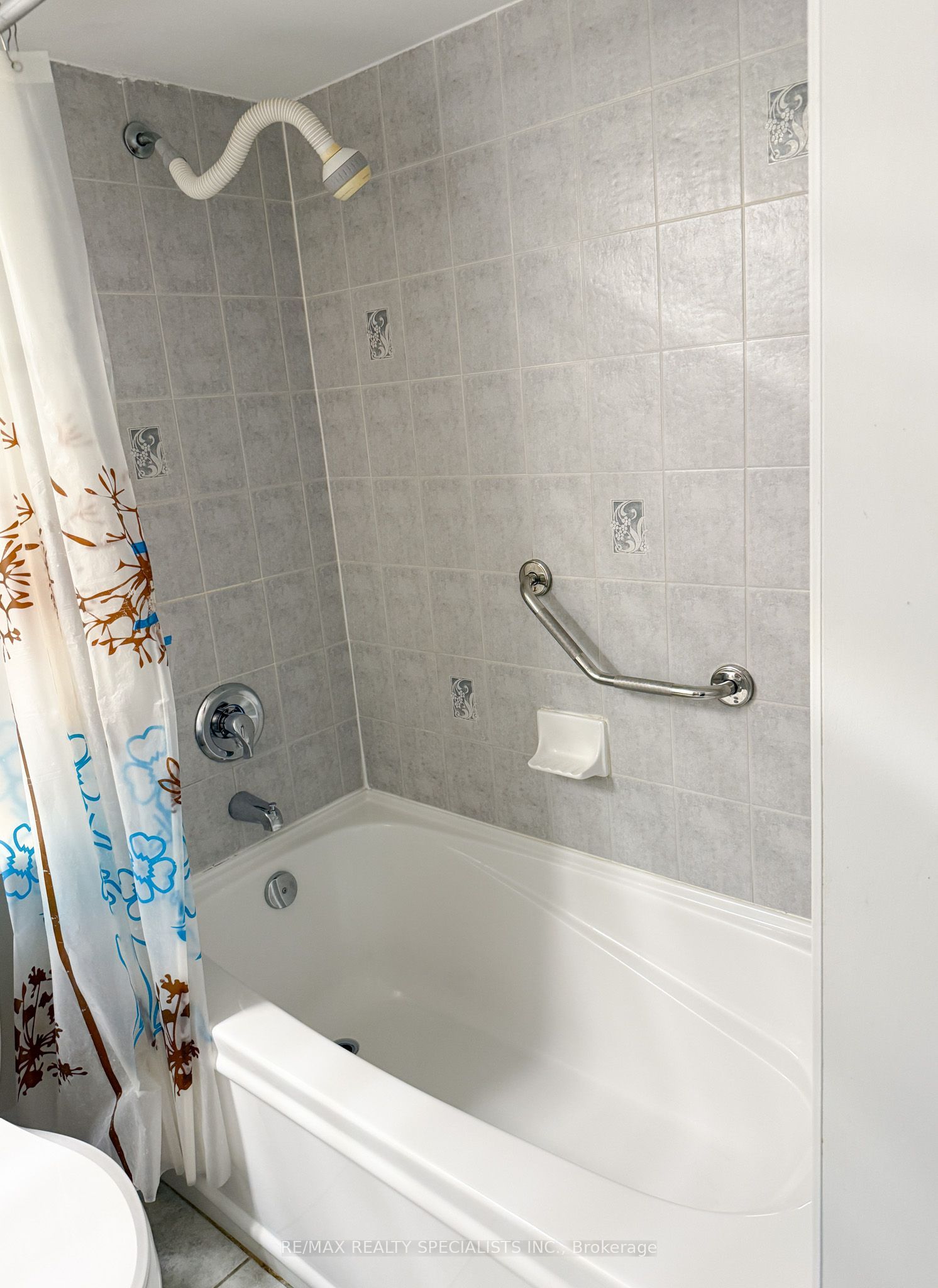 300 Ray Lawson Boulevard 403 Property Photo 14