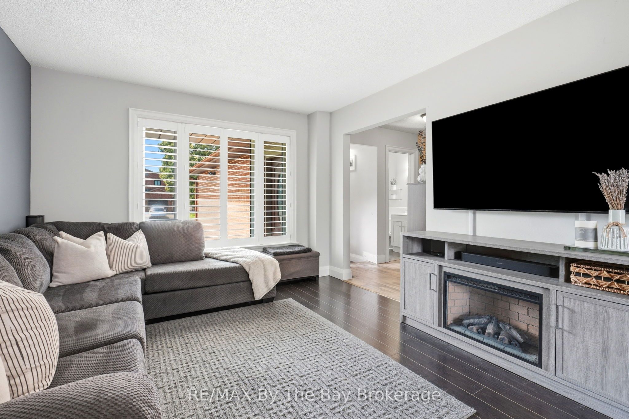 291 Woodlawn Crescent Property Photo 6