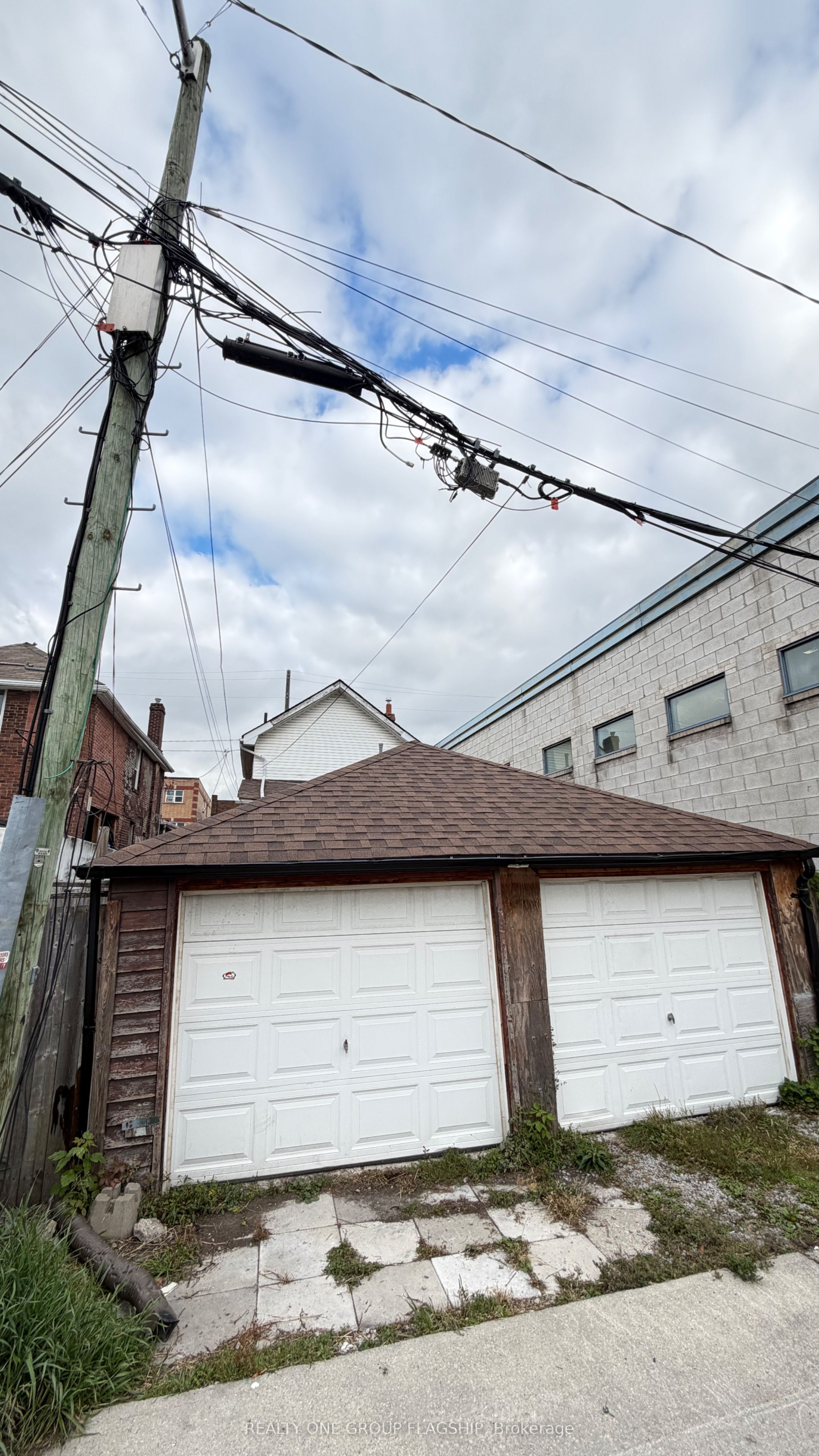 567 Rogers Road Property Photo 3