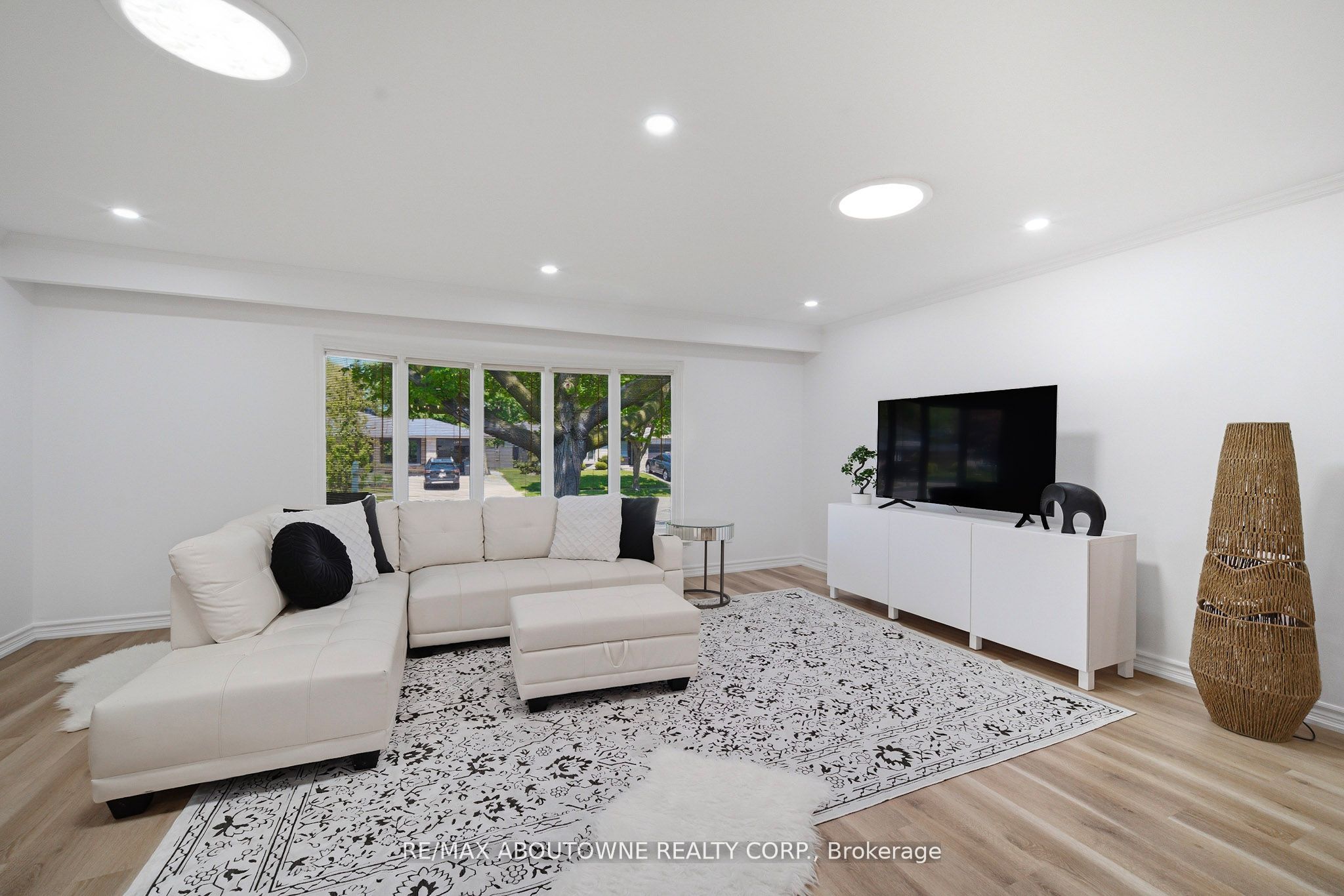 2306 Devon Road Property Photo 6
