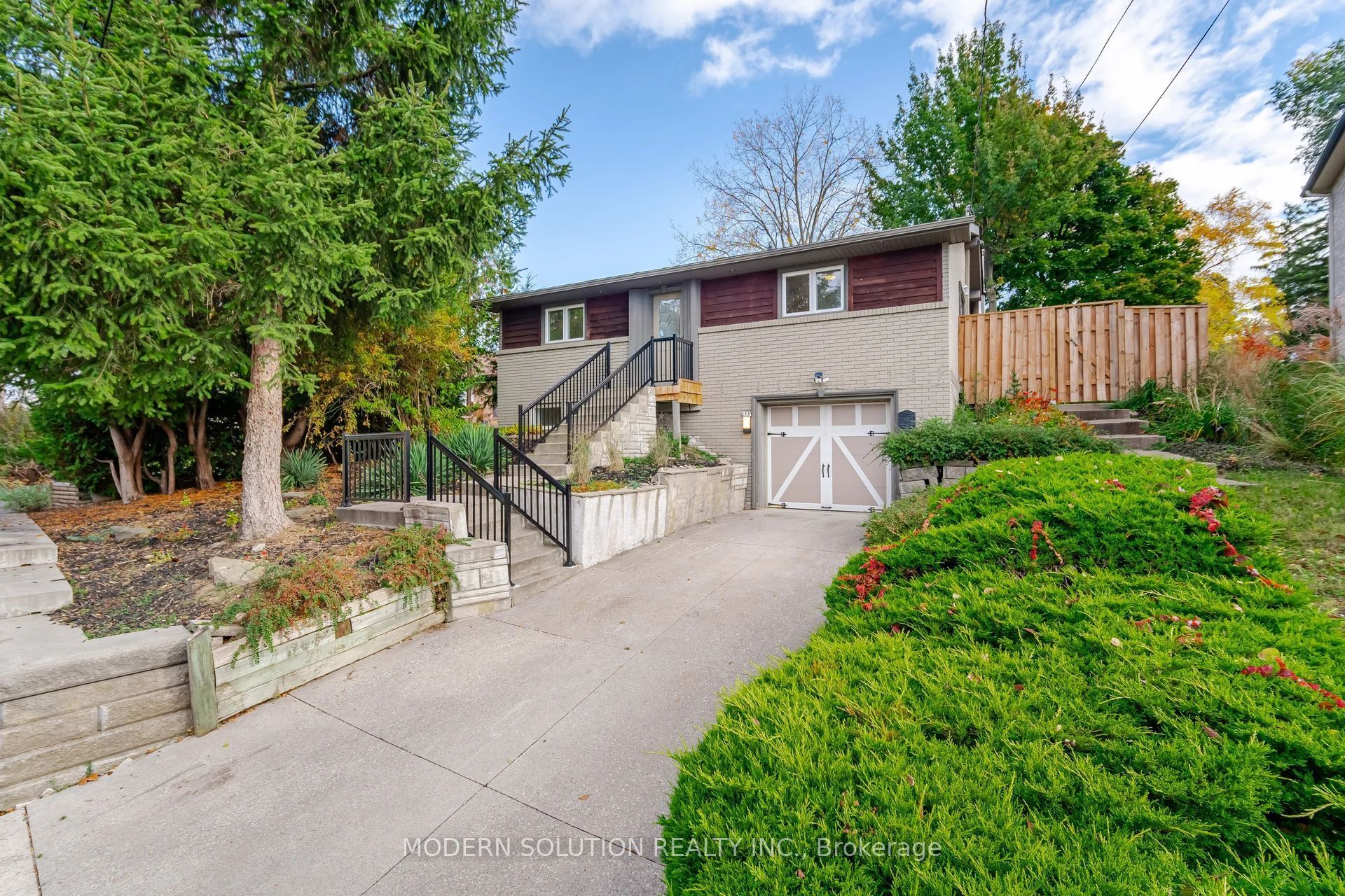 2557 Mindemoya Road Property Photo 2