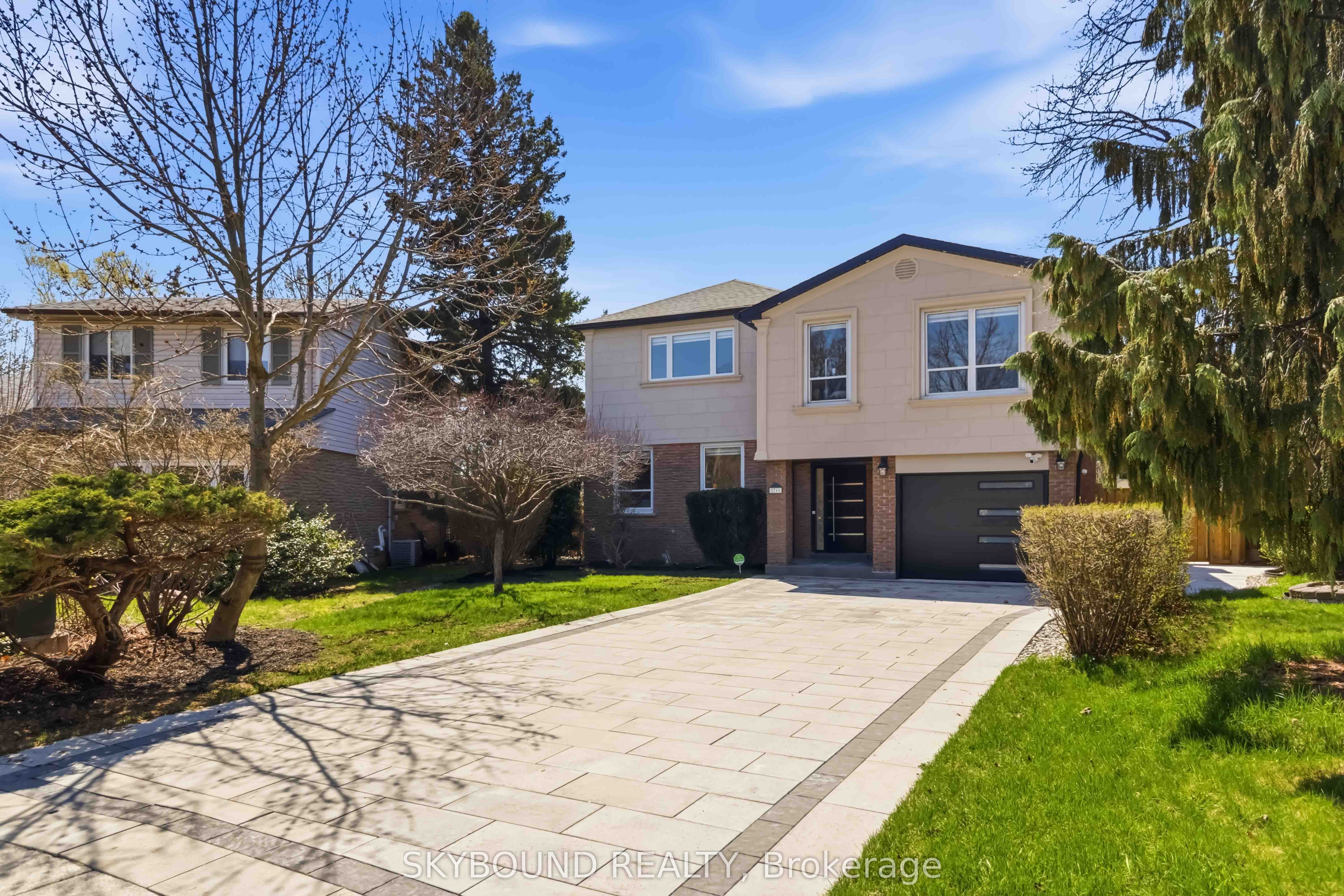 2711 Spruce Needle Court Property Photo 3